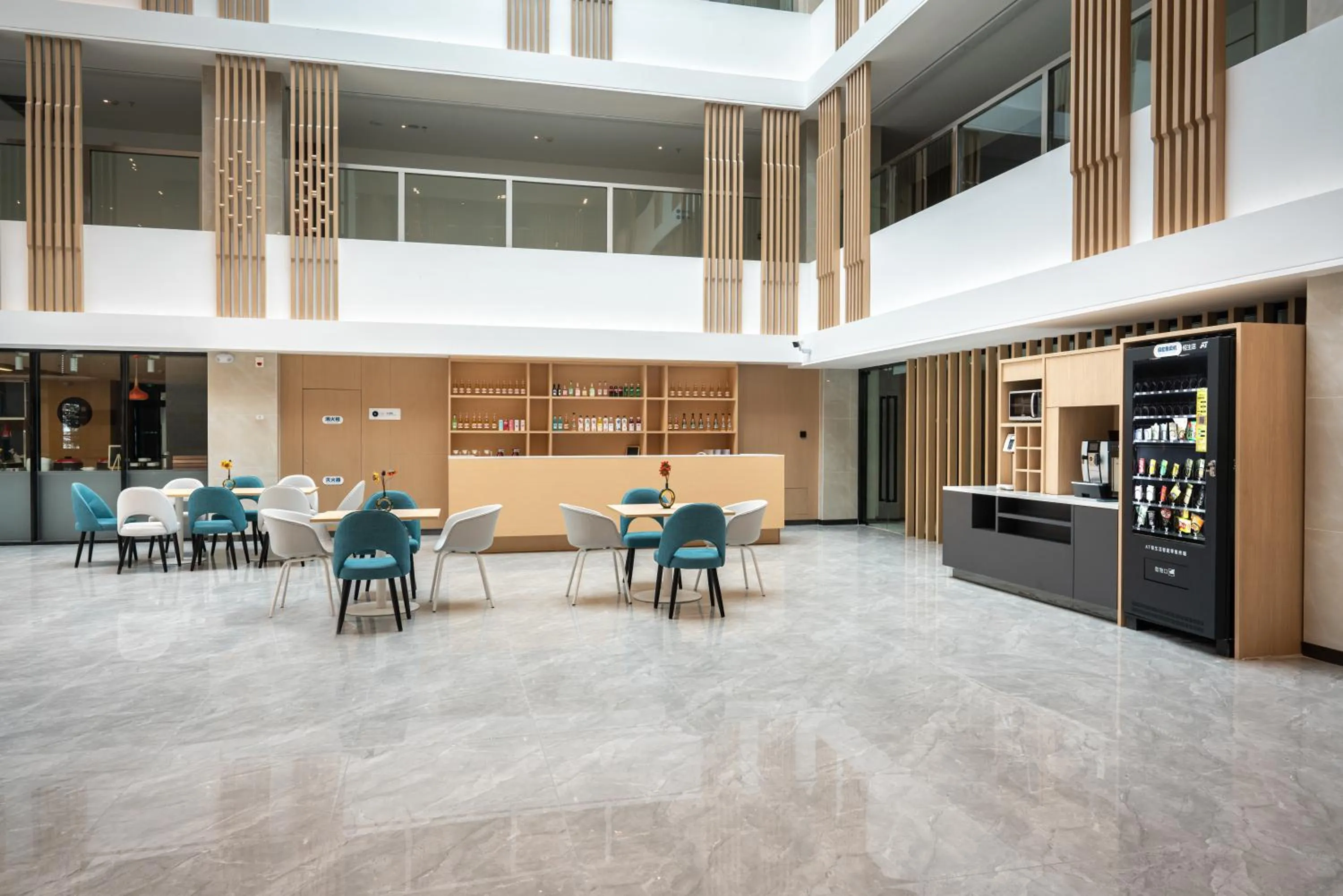 Lounge or bar in Holiday Inn Express Linzhi Airport by IHG