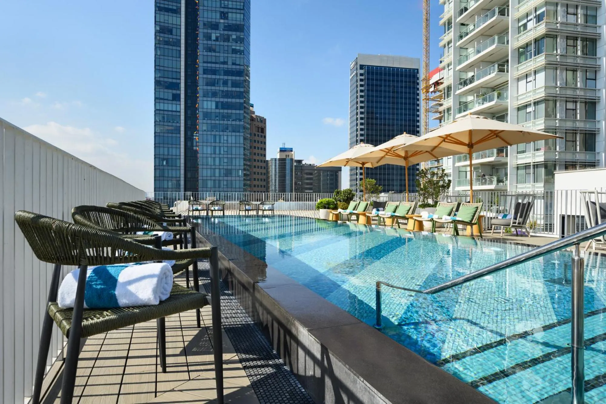 Swimming pool in Alberto by Isrotel Design