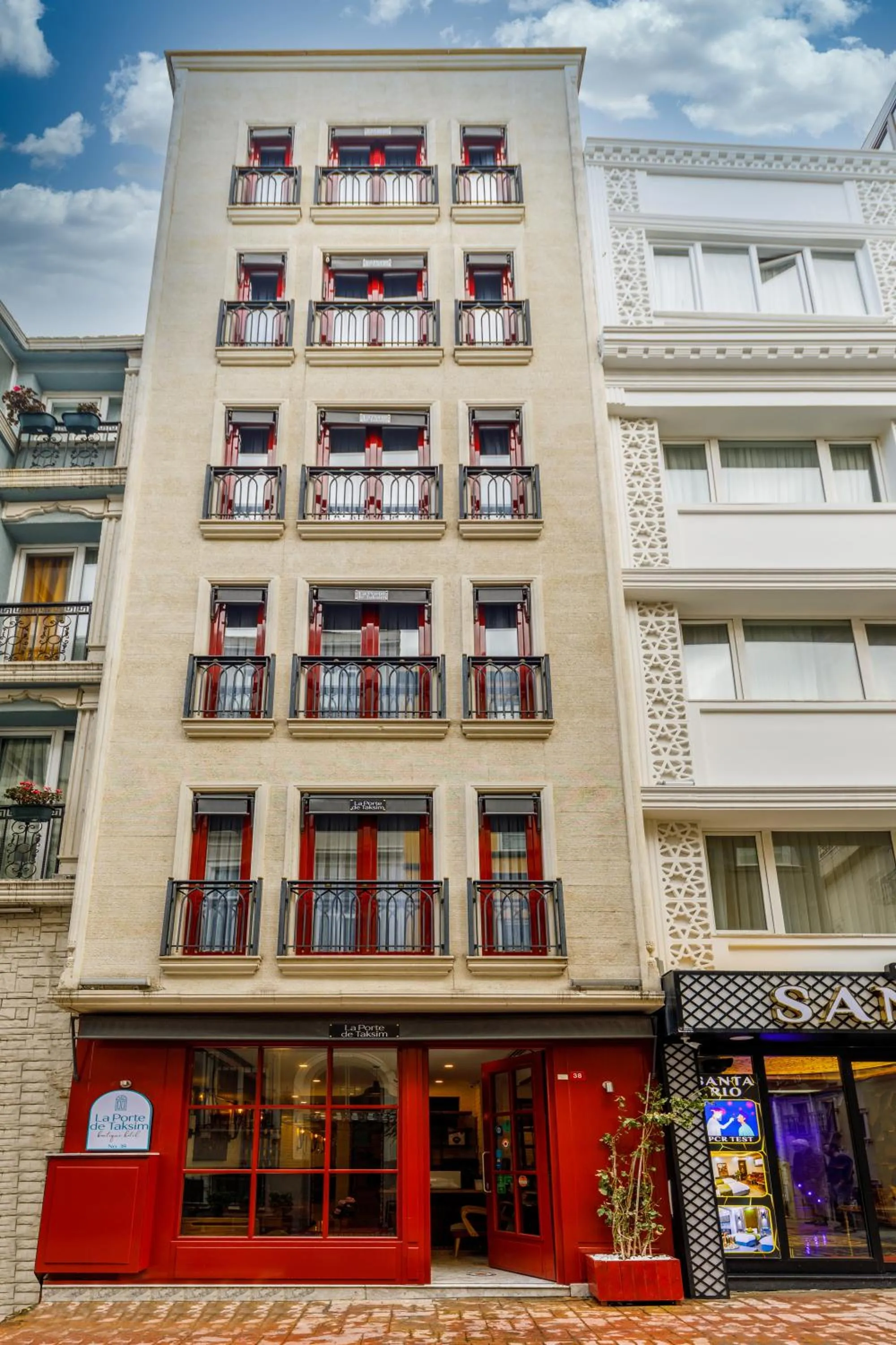 Property building in La Porte de Taksim