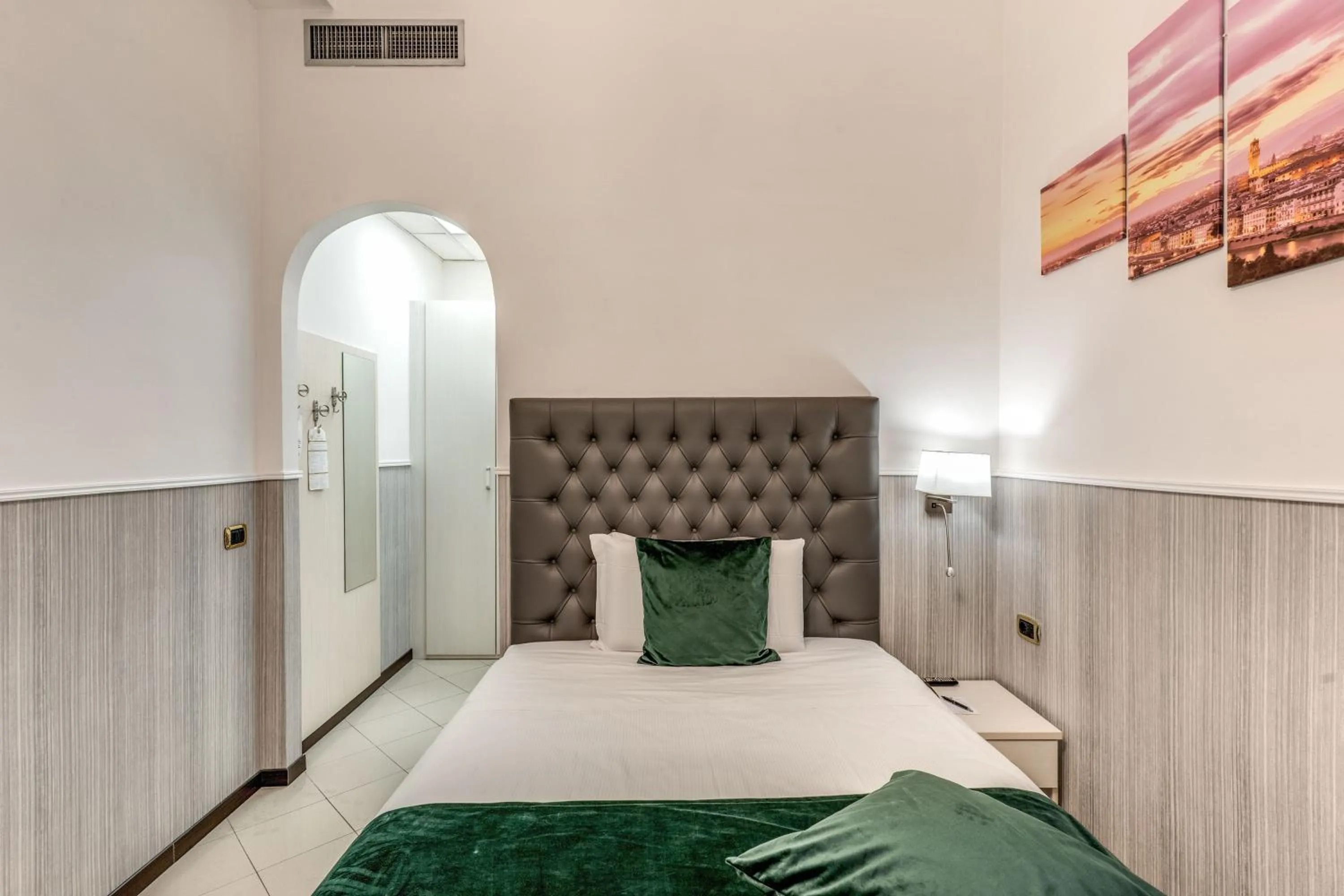 Bed in Hotel Ottaviano Augusto