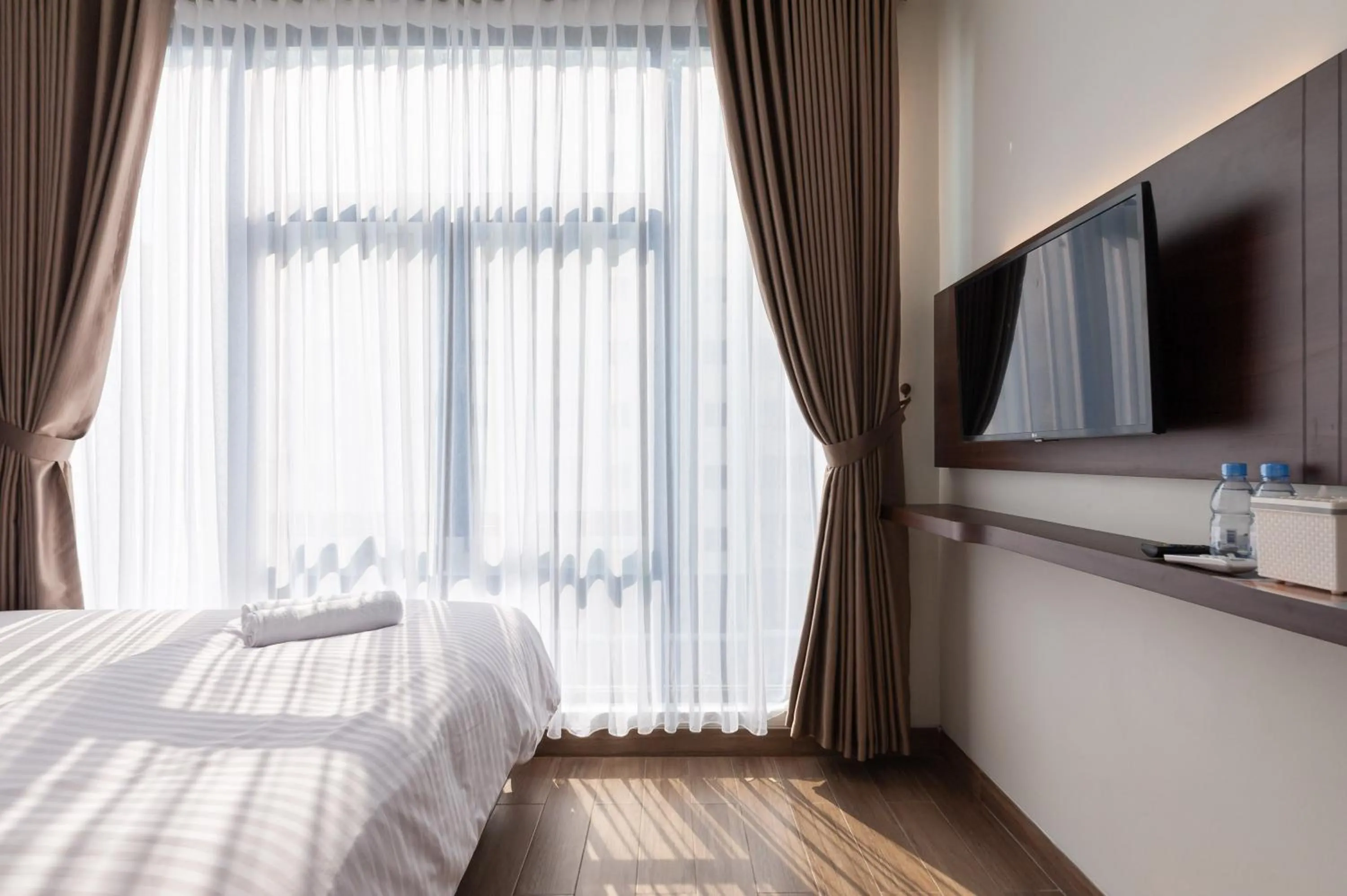 Bedroom, Bed in Urbanview Hotel Cengkareng Jakarta by RedDoorz