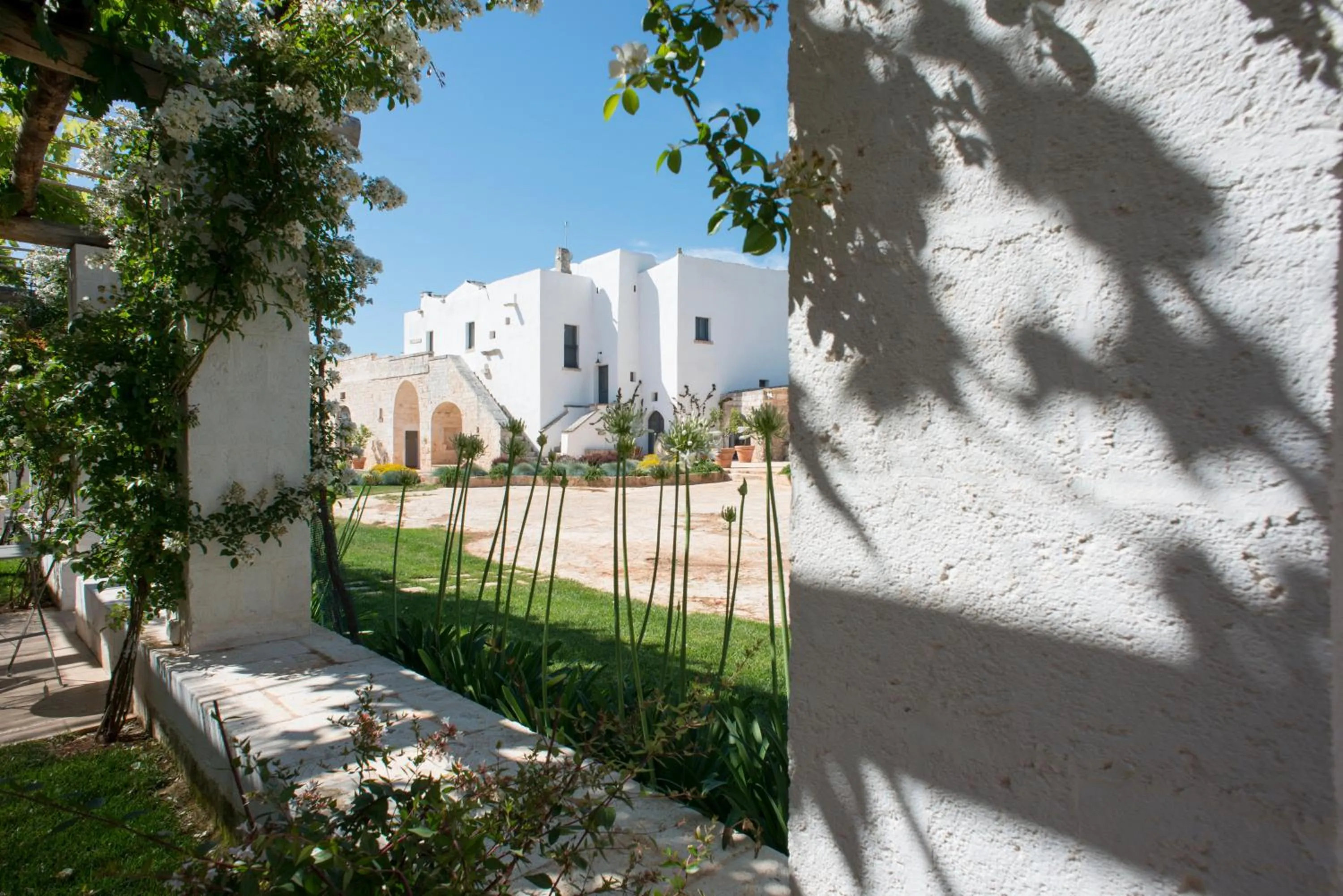 Inner courtyard view in Masseria Santo Scalone