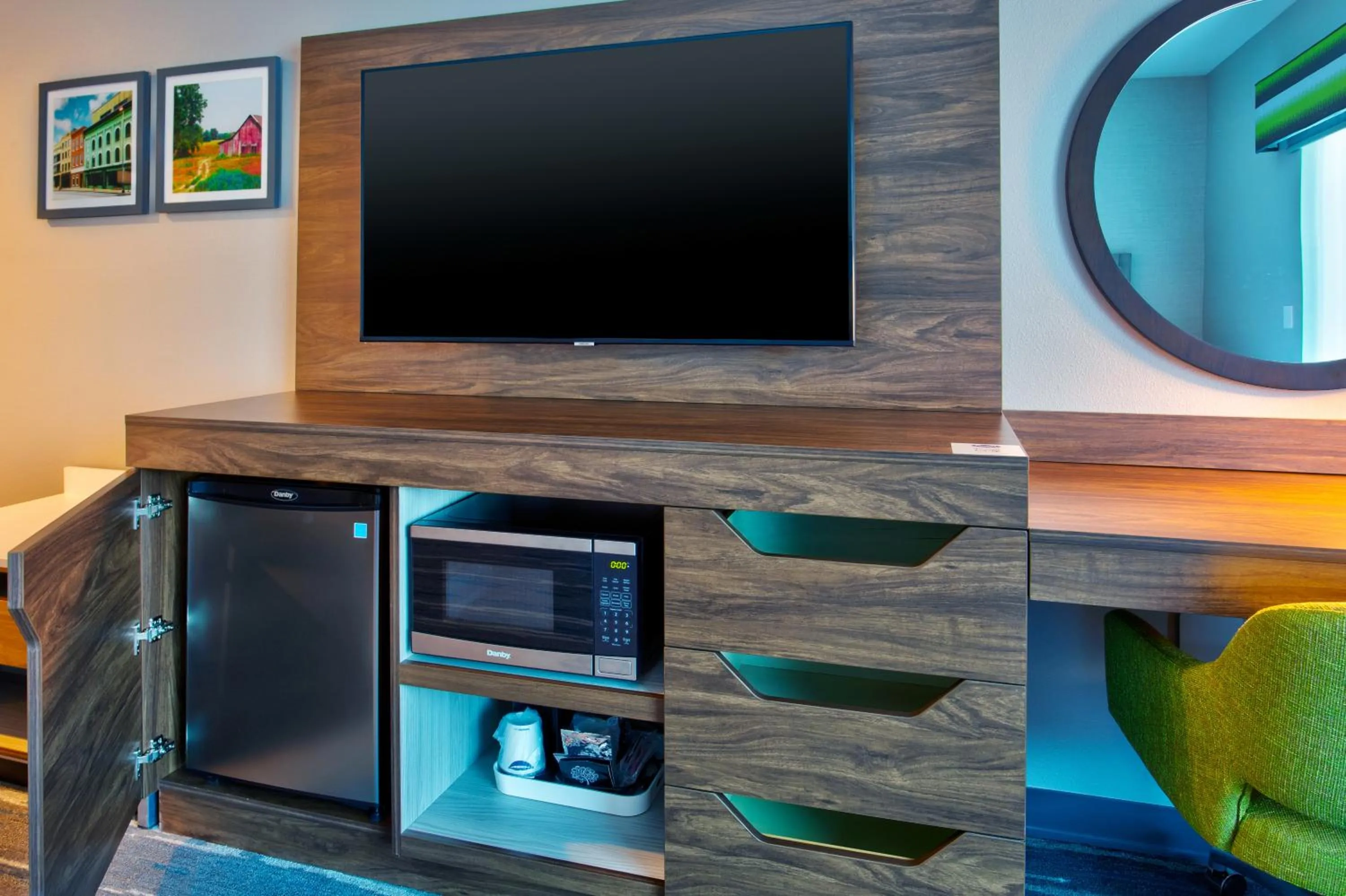 minibar in Hampton Inn Paris, Tn