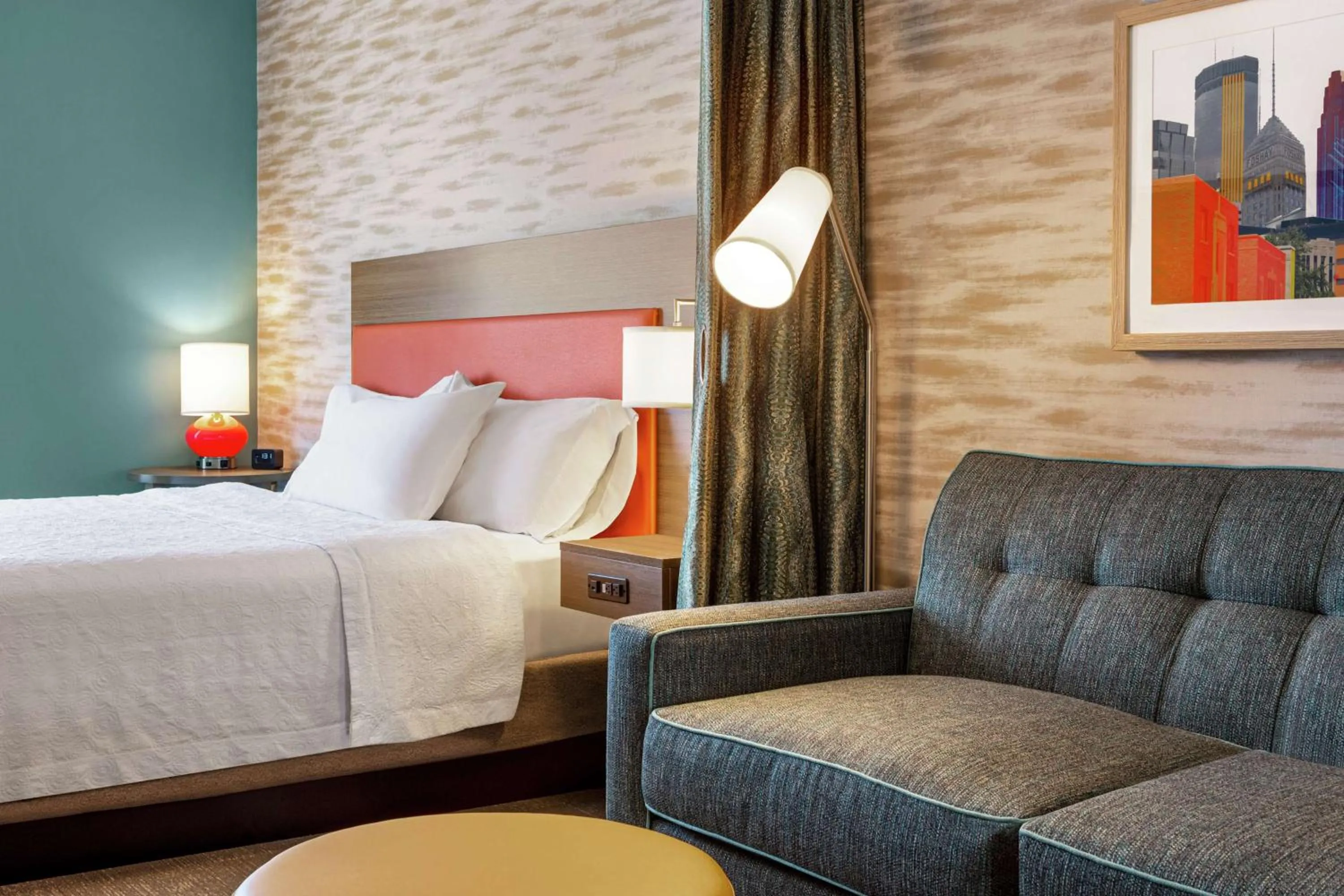 Living room, Bed in Home2 Suites By Hilton Minneapolis University Area