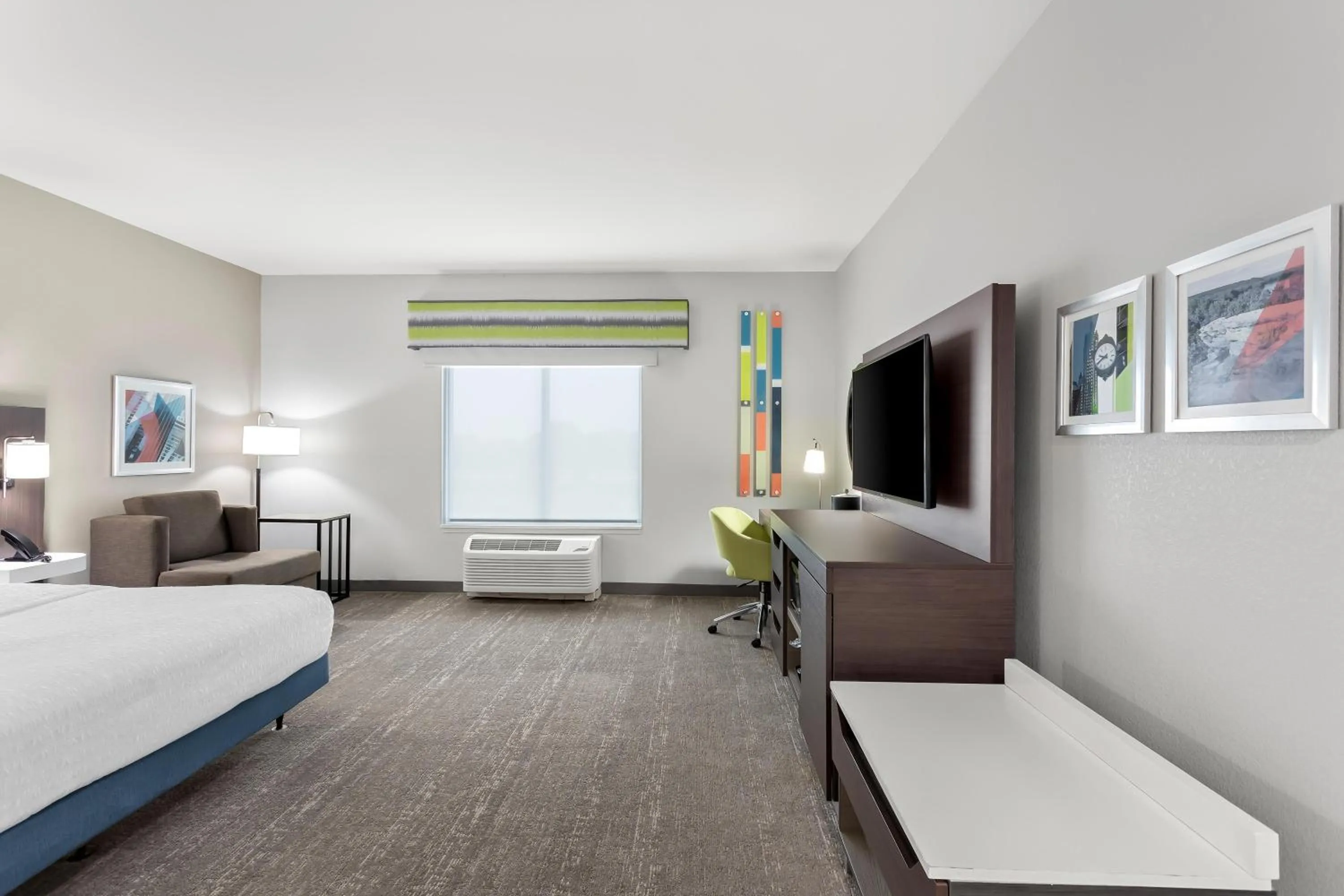 Living room, Bed in Hampton Inn By Hilton Huntley Chicago