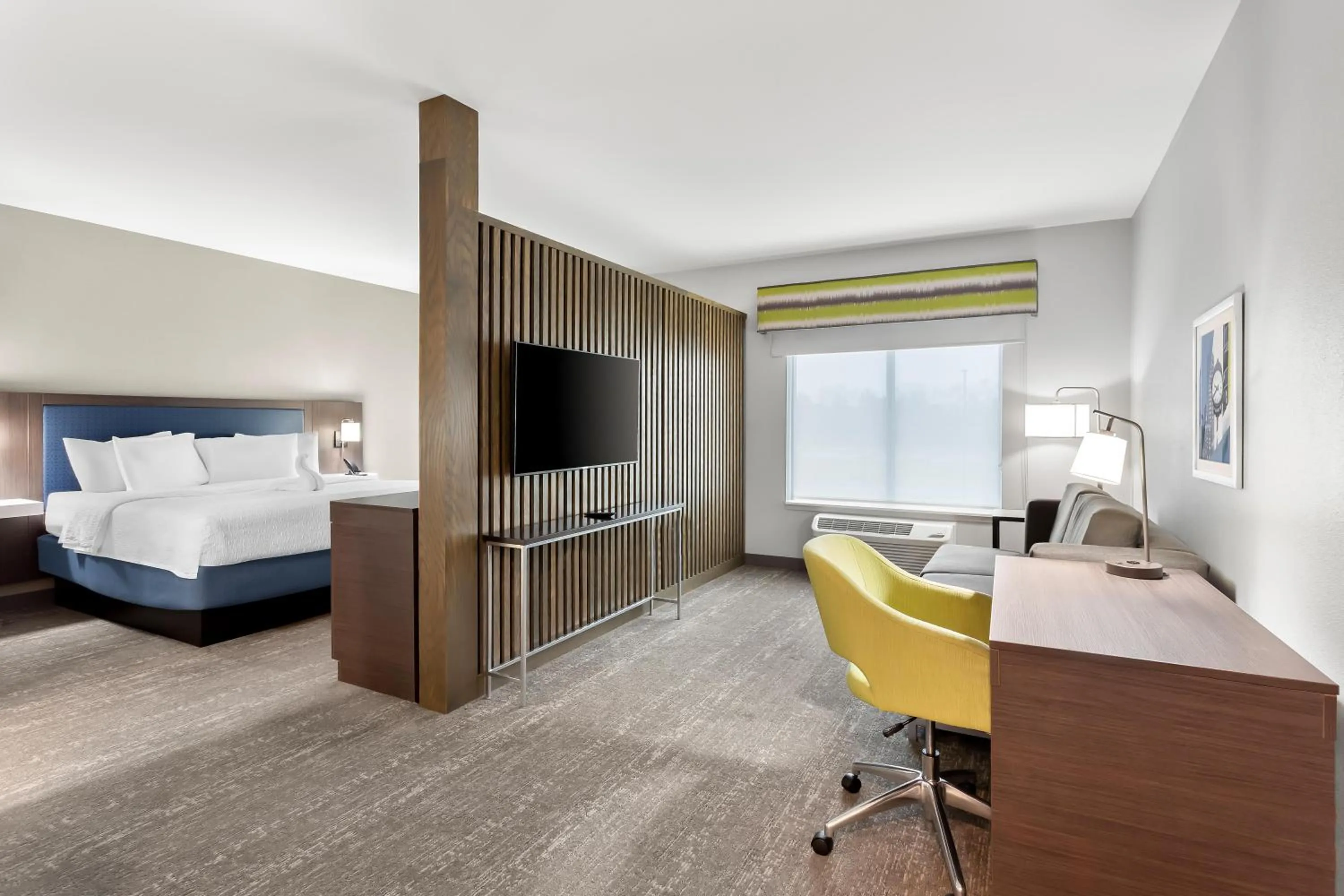 Living room, Bed in Hampton Inn By Hilton Huntley Chicago