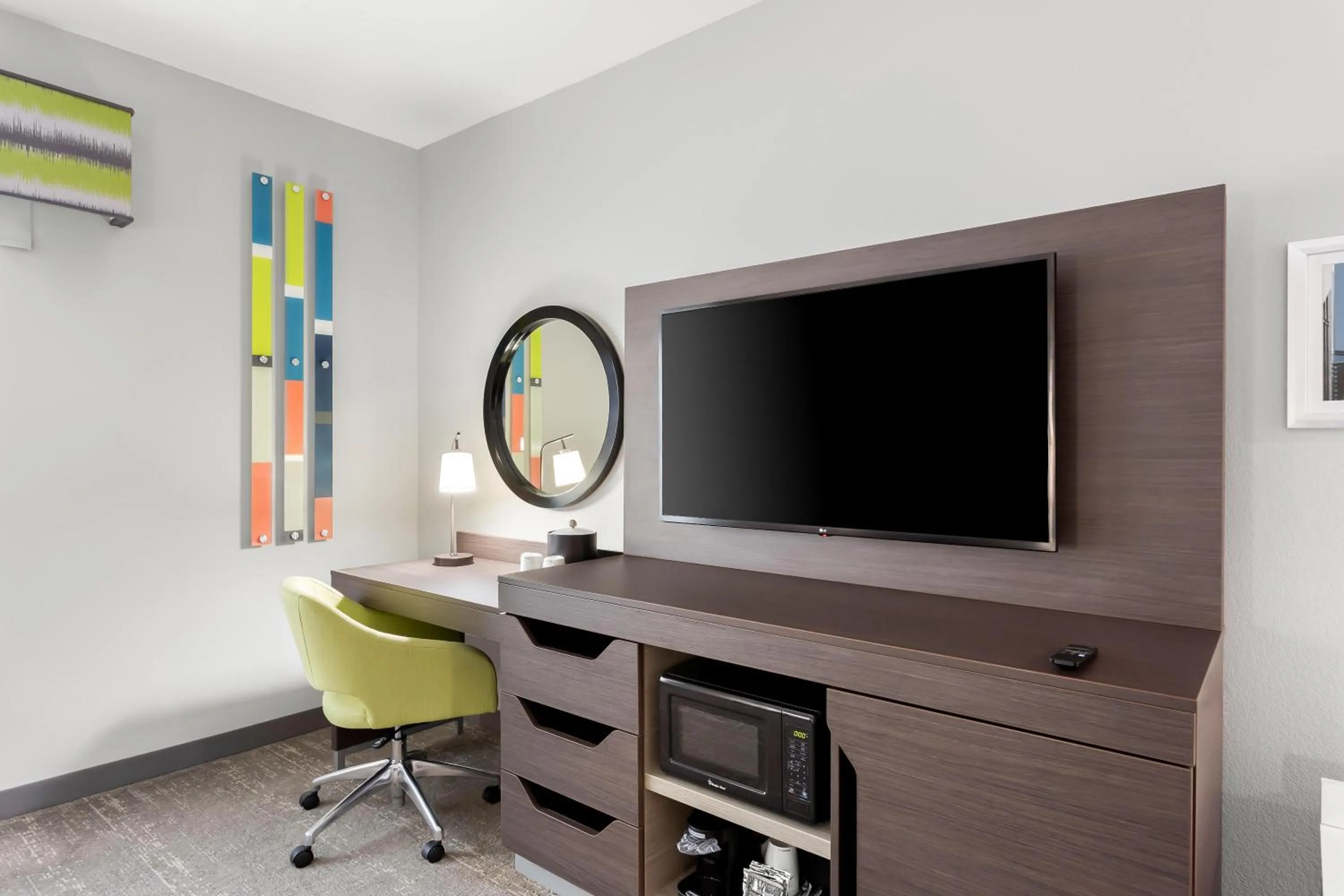 Bedroom in Hampton Inn By Hilton Huntley Chicago