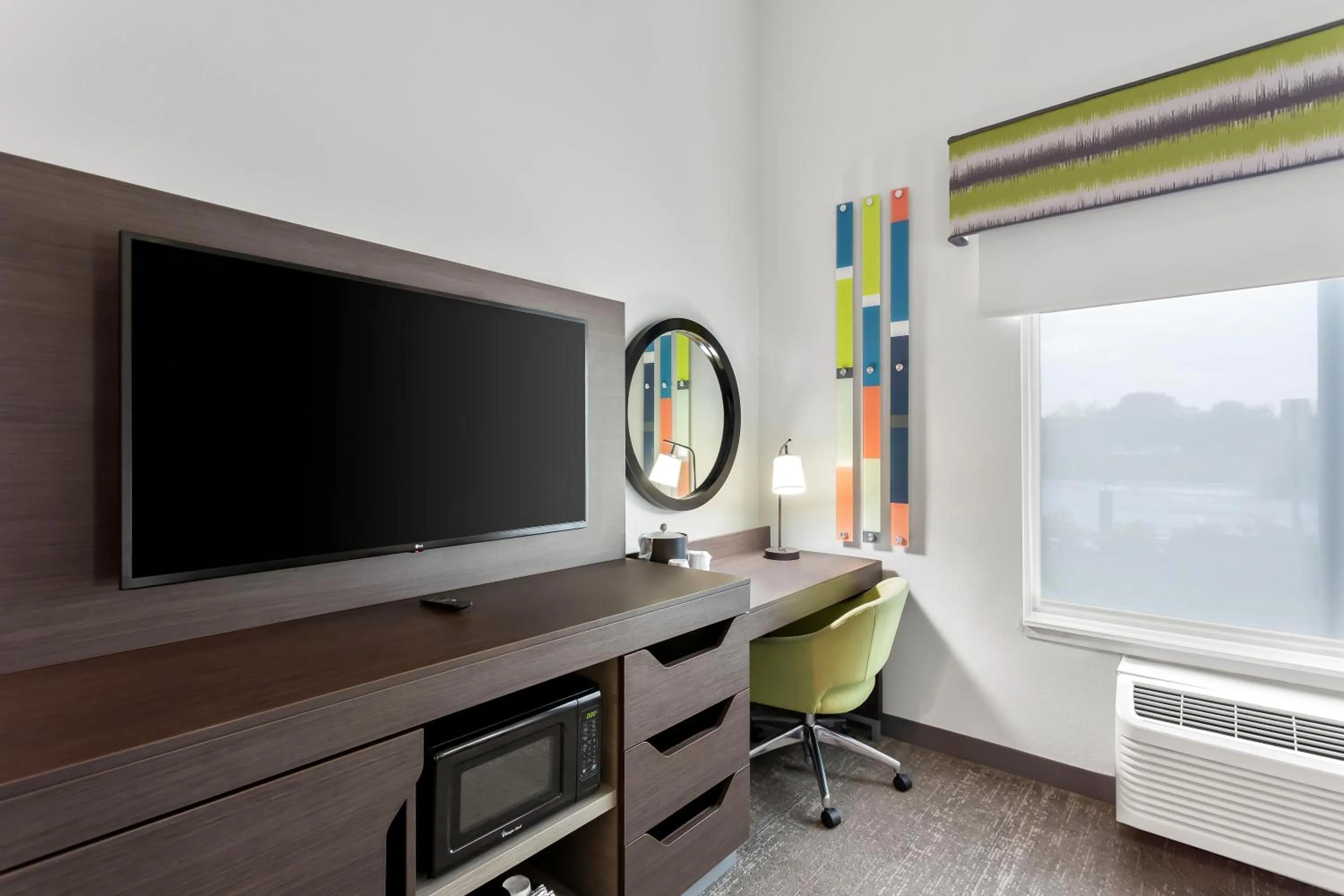 Bedroom in Hampton Inn By Hilton Huntley Chicago