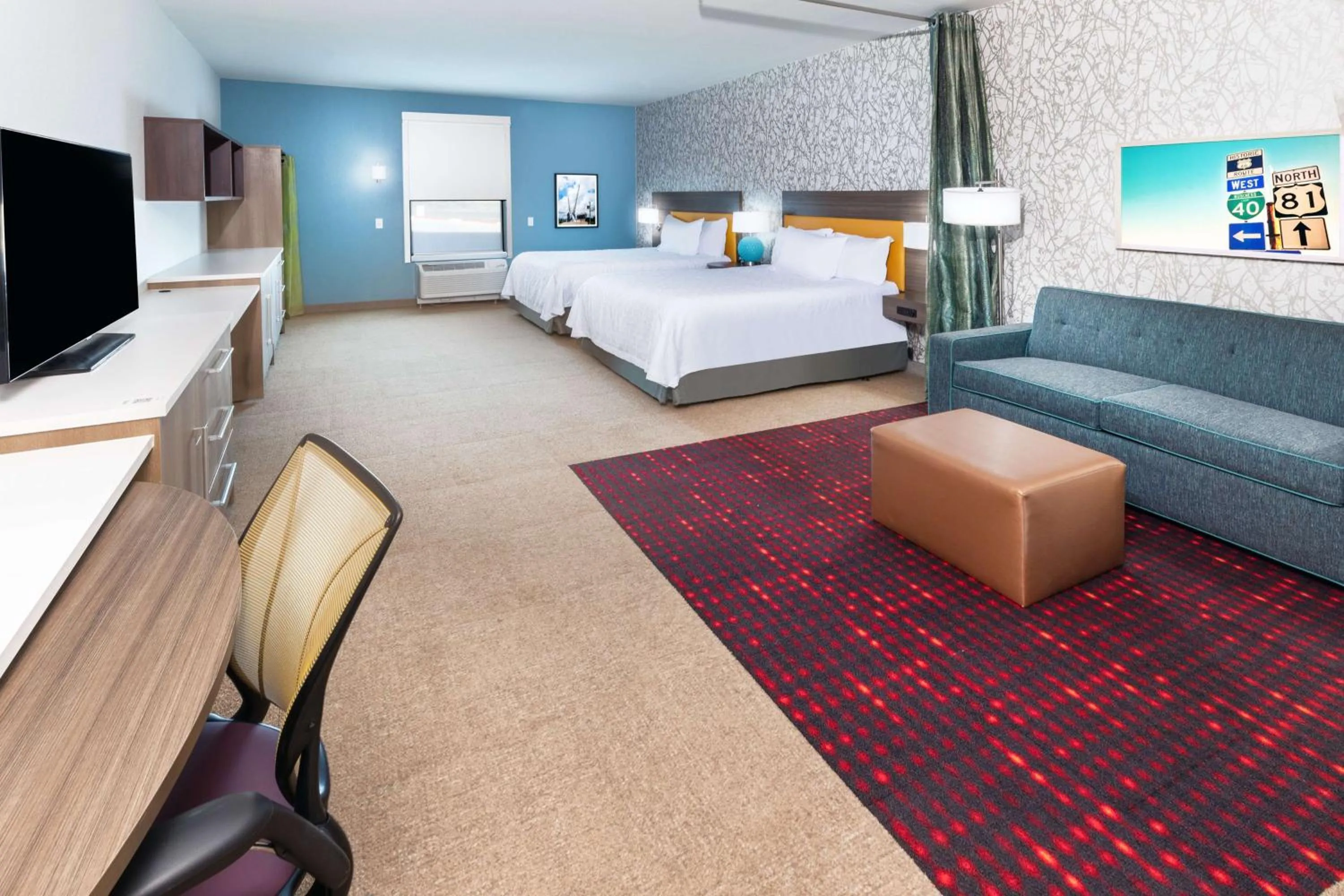 Living room, Bed in Home2 Suites By Hilton Weatherford