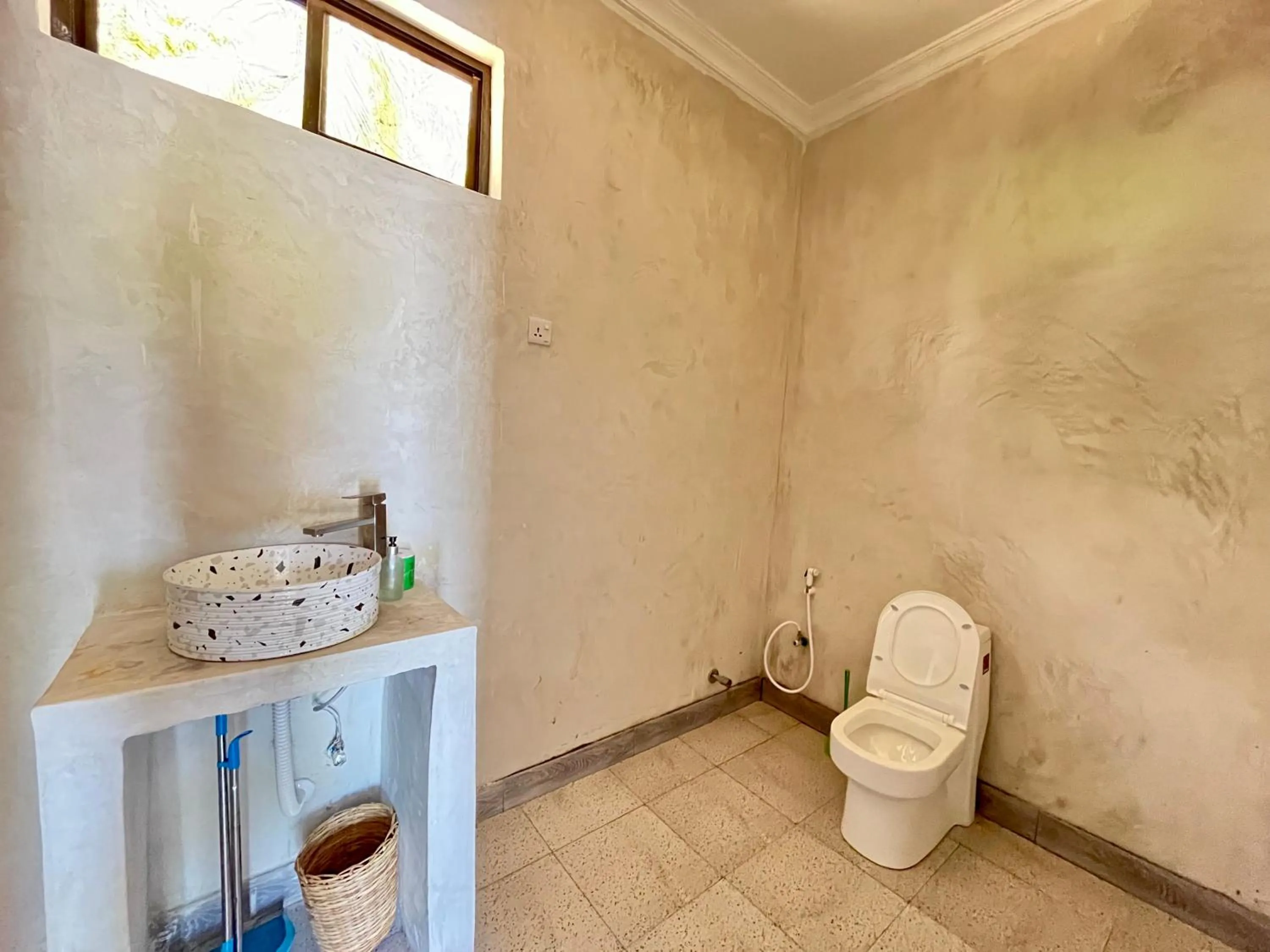 Toilet in Jambo Beach Hotel Paje