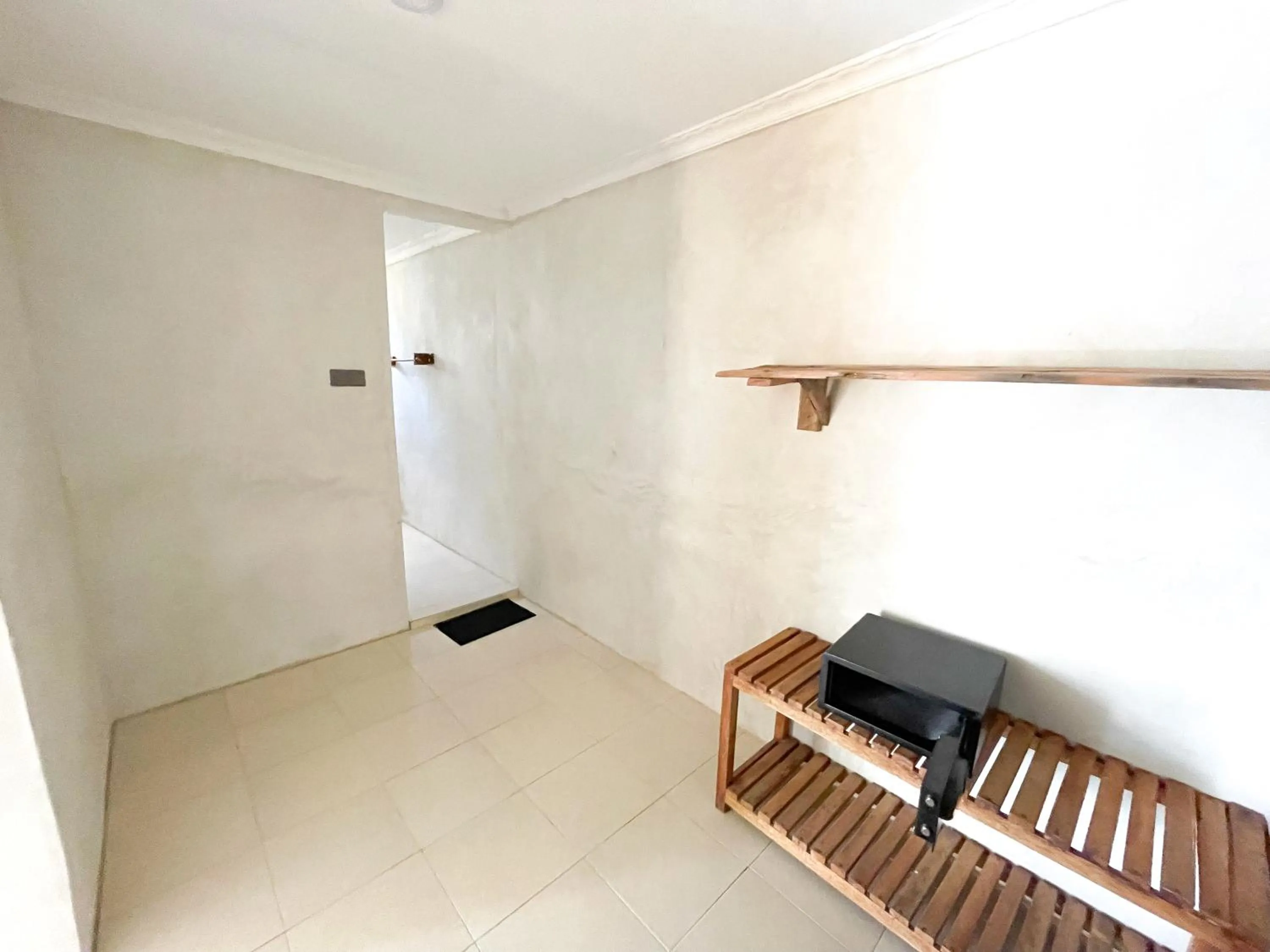 Toilet in Jambo Beach Hotel Paje