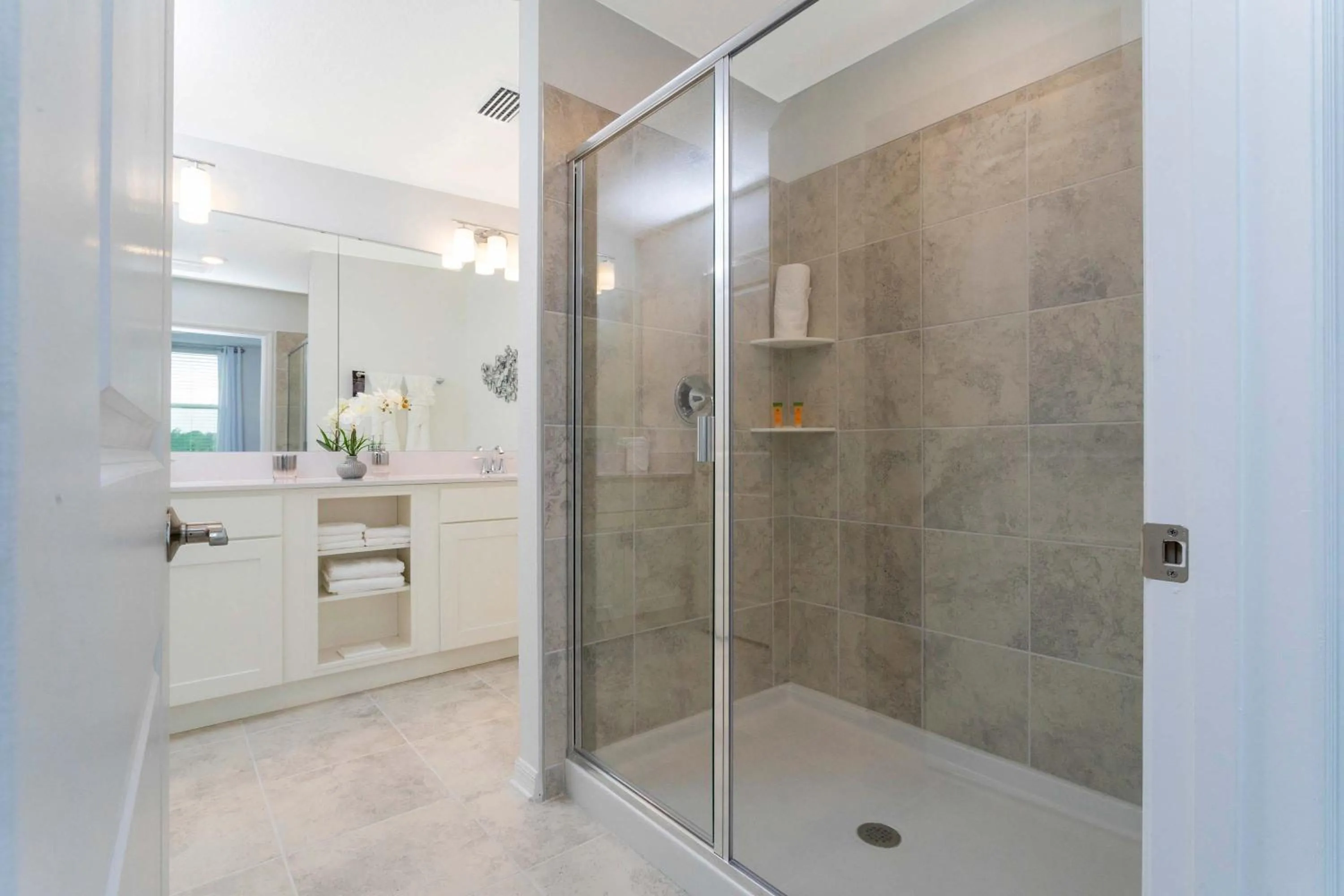 Gorgeous 2 Bedroom Apartment Close to Disney 305 31911