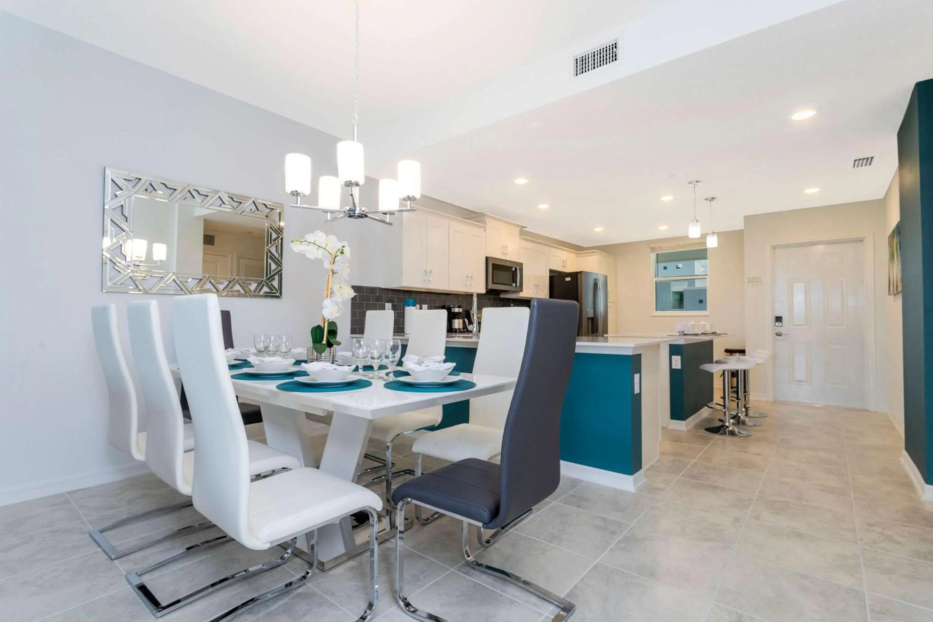 Gorgeous 2 Bedroom Apartment Close to Disney 305 31911