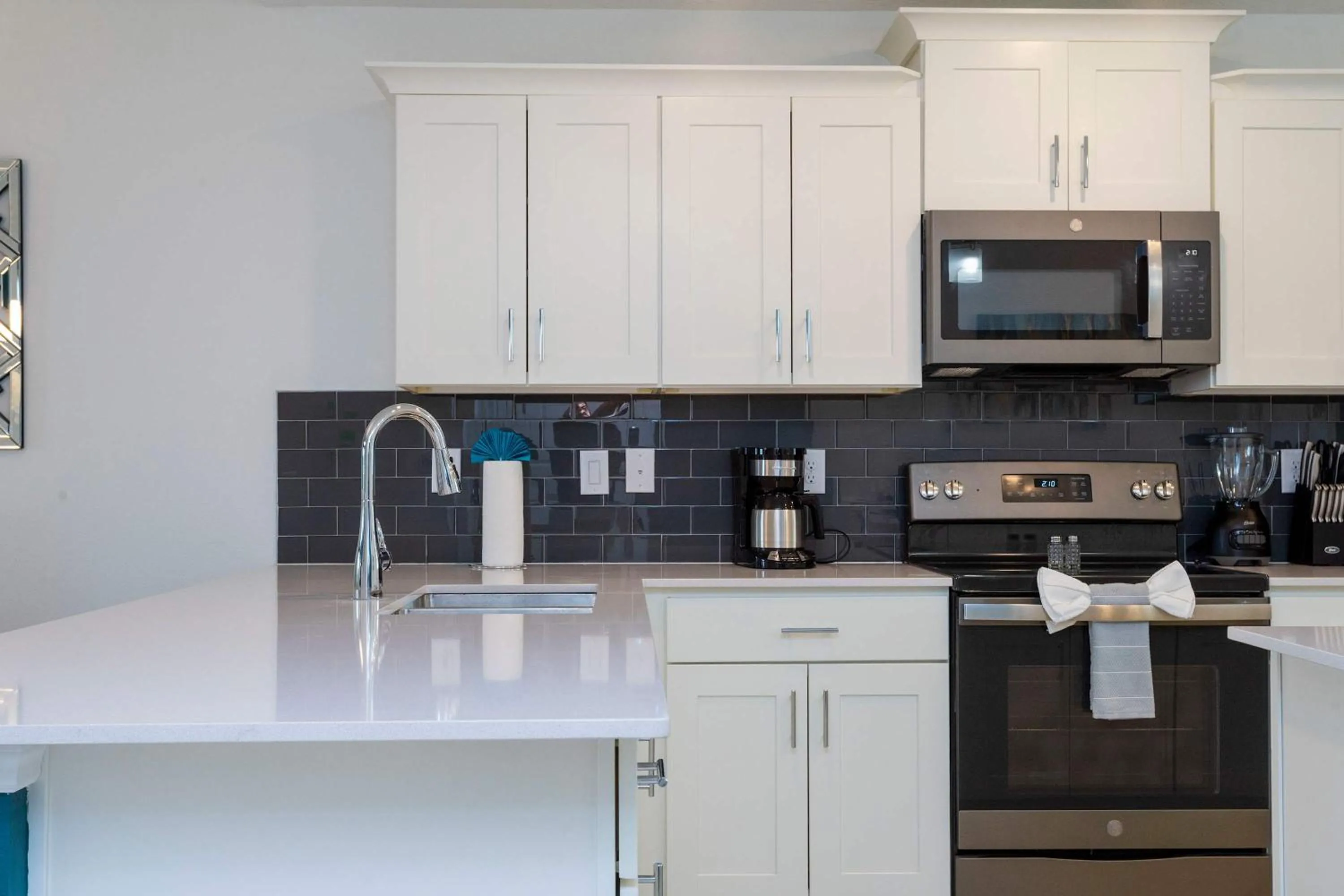 Gorgeous 2 Bedroom Apartment Close to Disney 305 31911