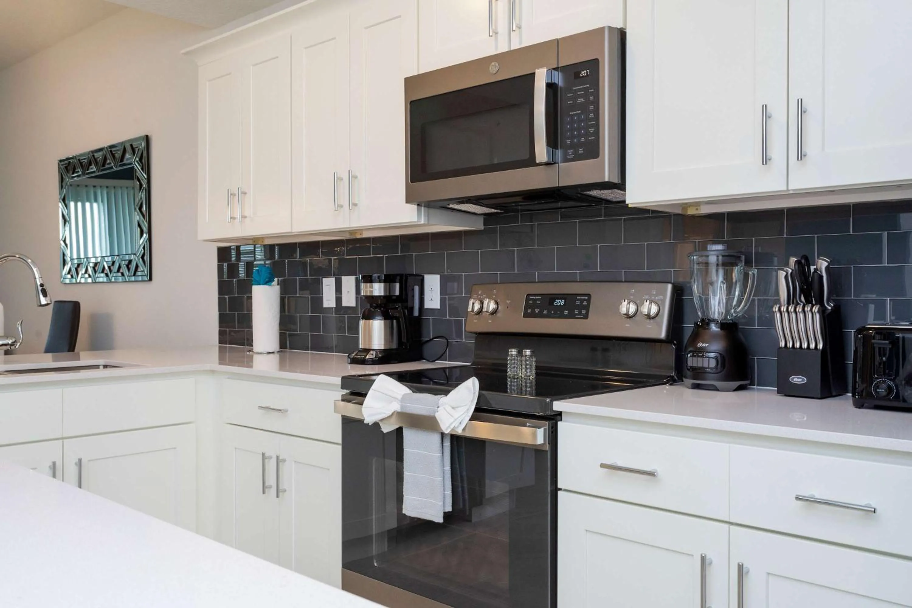 Gorgeous 2 Bedroom Apartment Close to Disney 305 31911