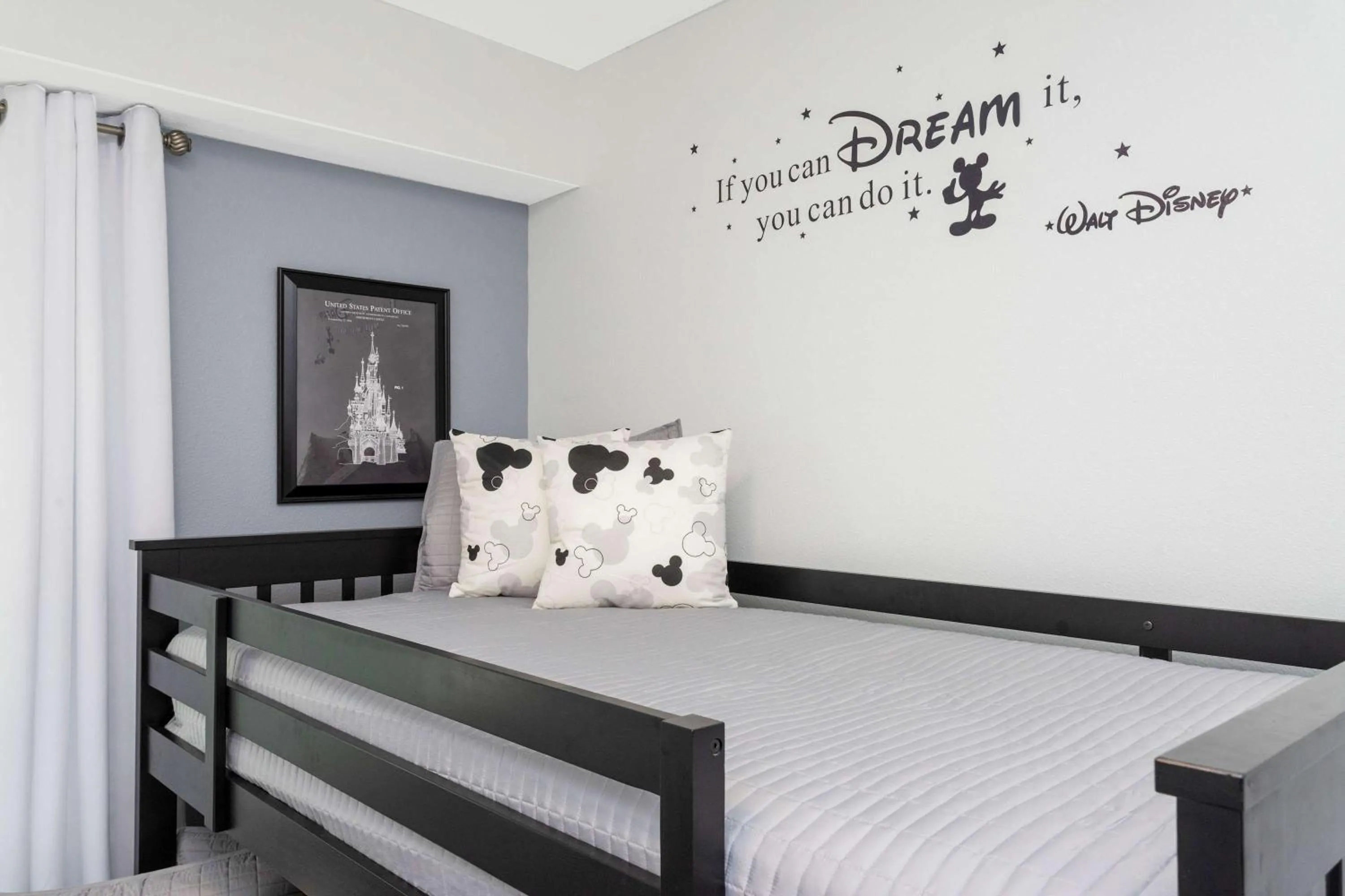 Bed in Gorgeous 2 Bedroom Apartment Close to Disney 305 31911