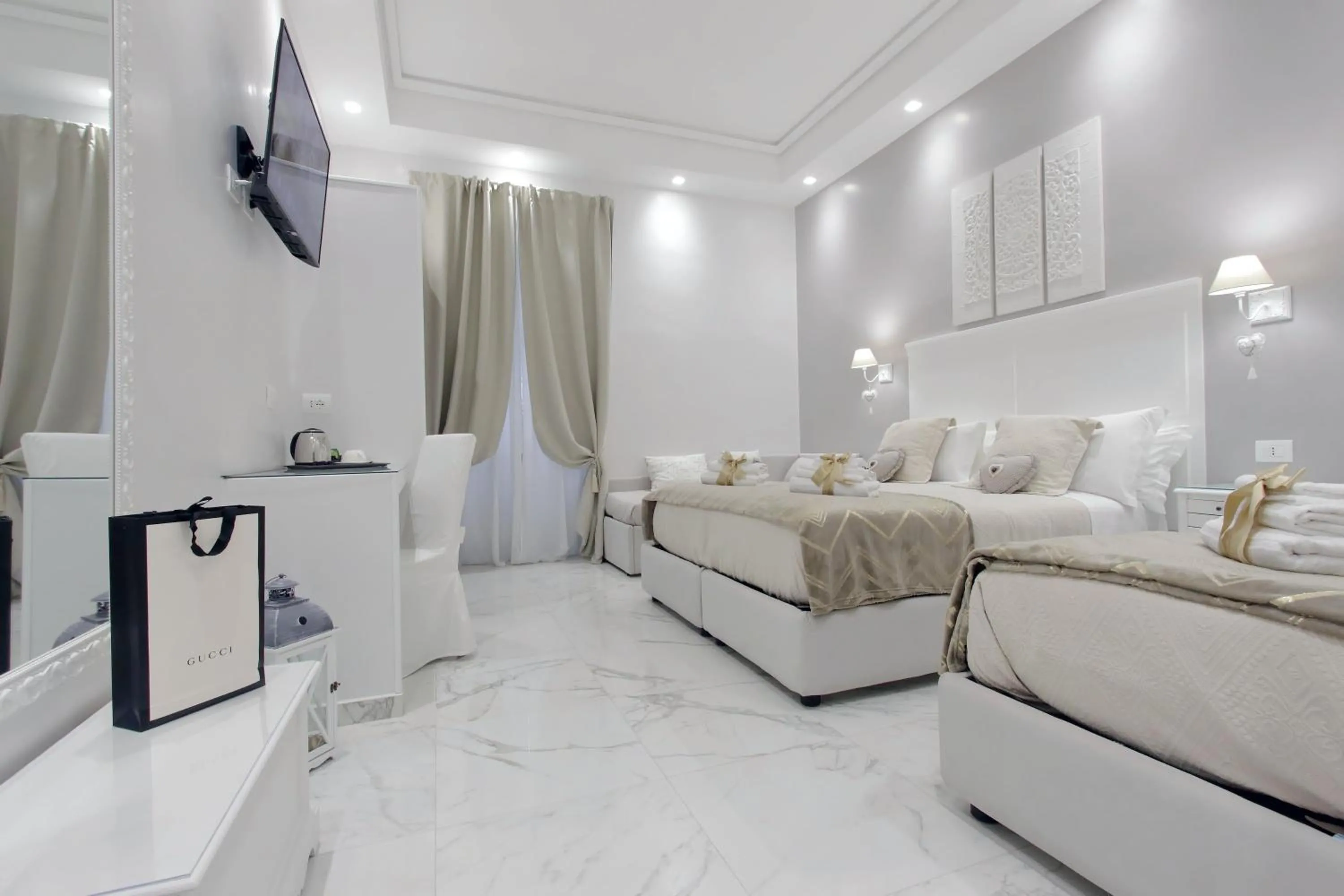 Superior Quadruple Room in Roman Holiday Colosseo