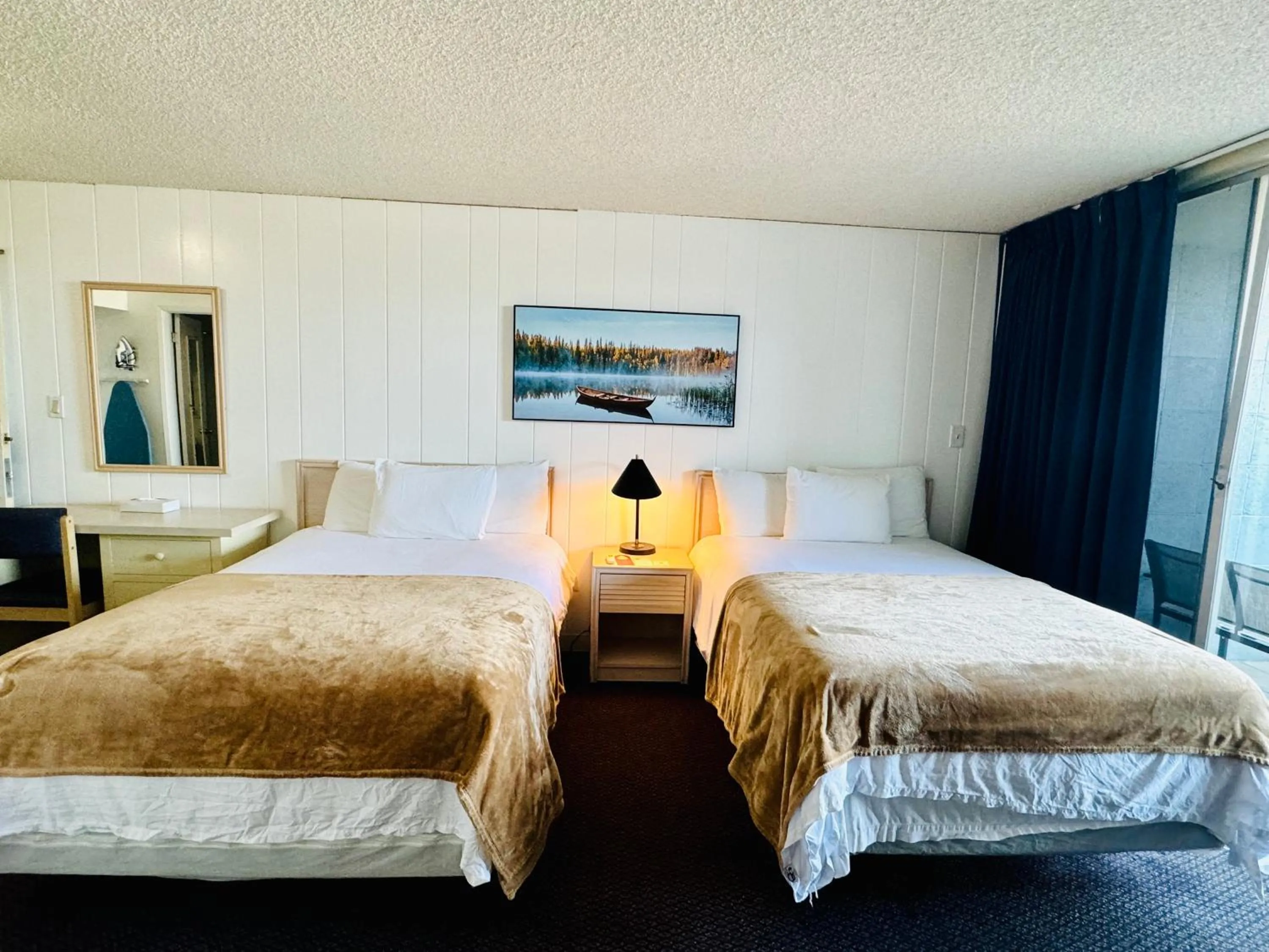 Bed in Foghorn Harbor Inn