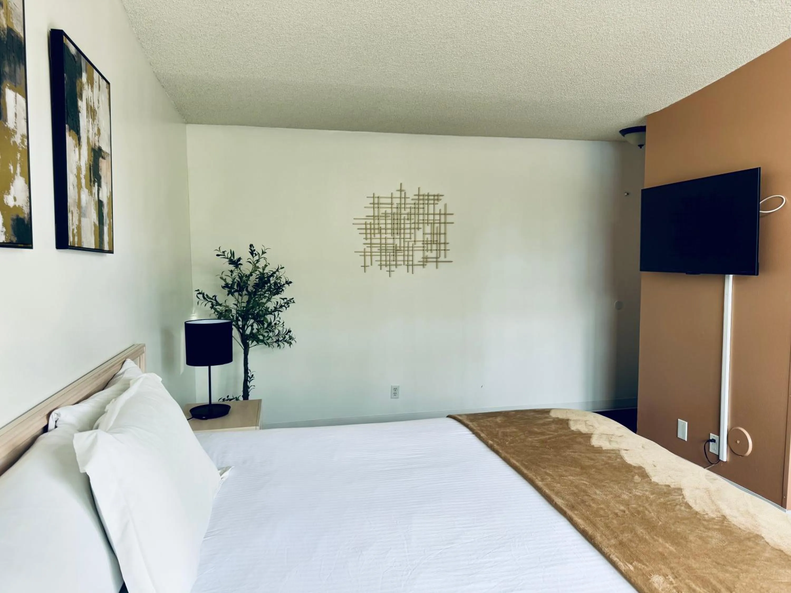 Bed in Foghorn Harbor Inn