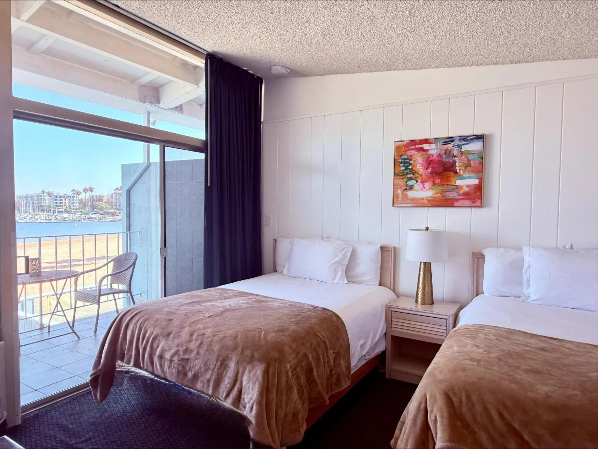 Bed in Foghorn Harbor Inn