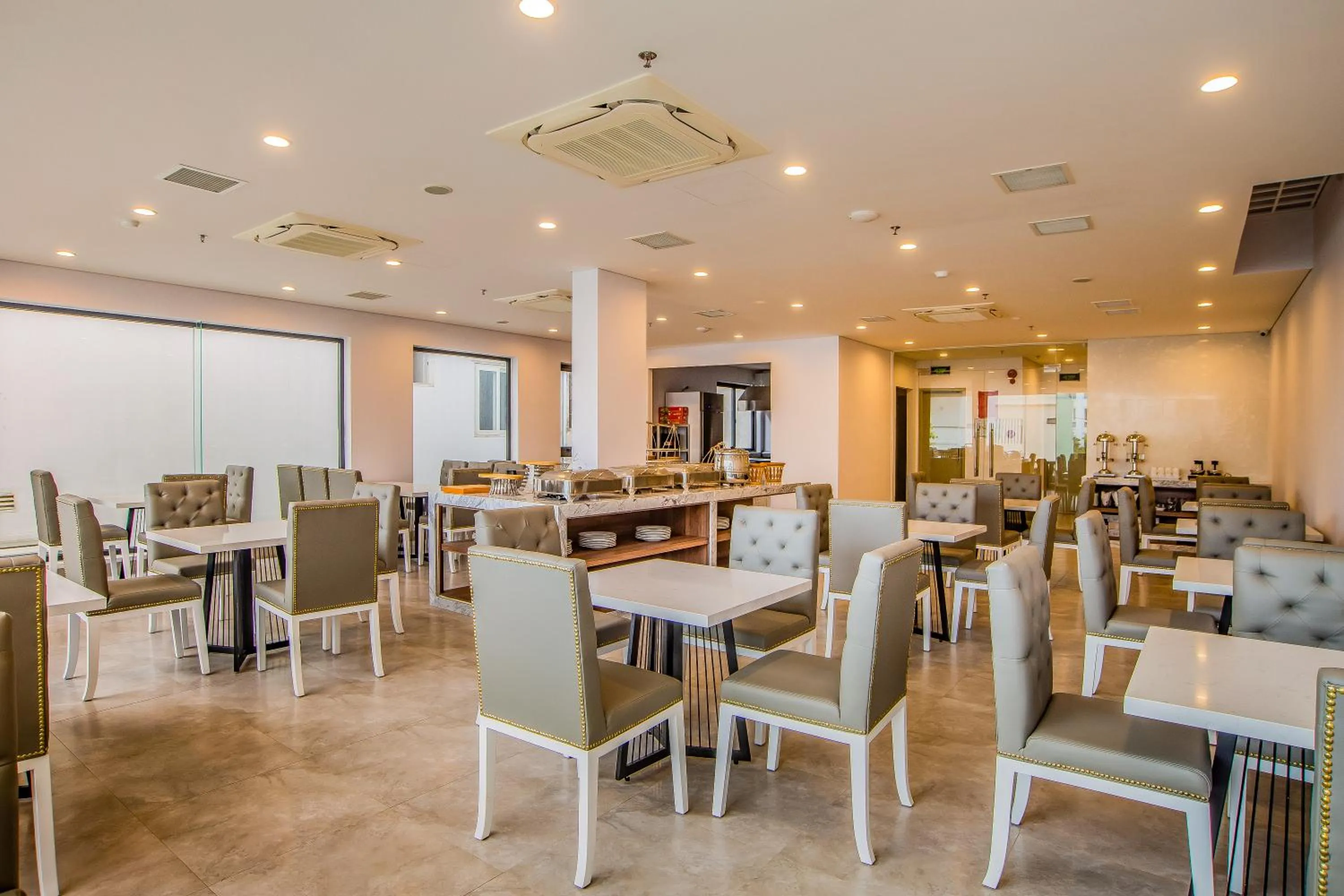 Restaurant/places to eat in Sea Light Hotel Da Nang