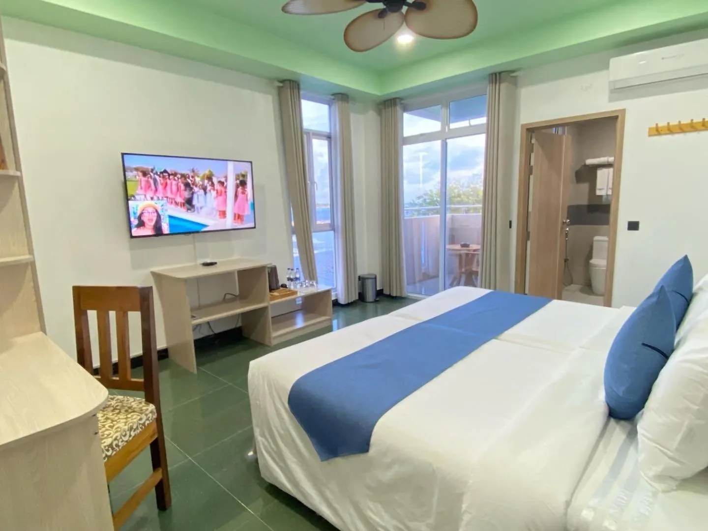 Property building, Bed in Alimas Holiday Retreat Maldives