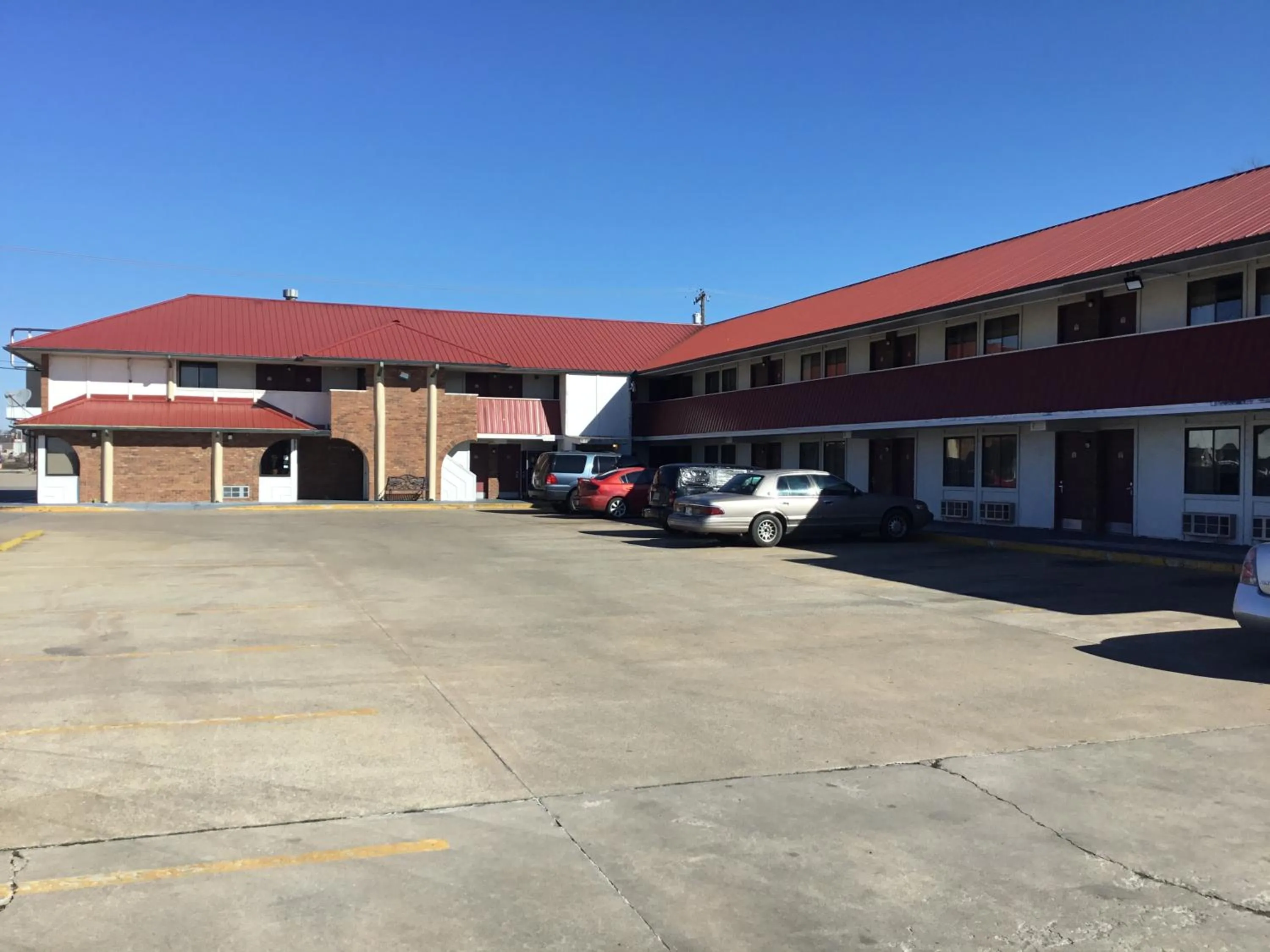 Property Building in OYO Hotel Muskogee Near Creek Nation Casino - Hwy 64