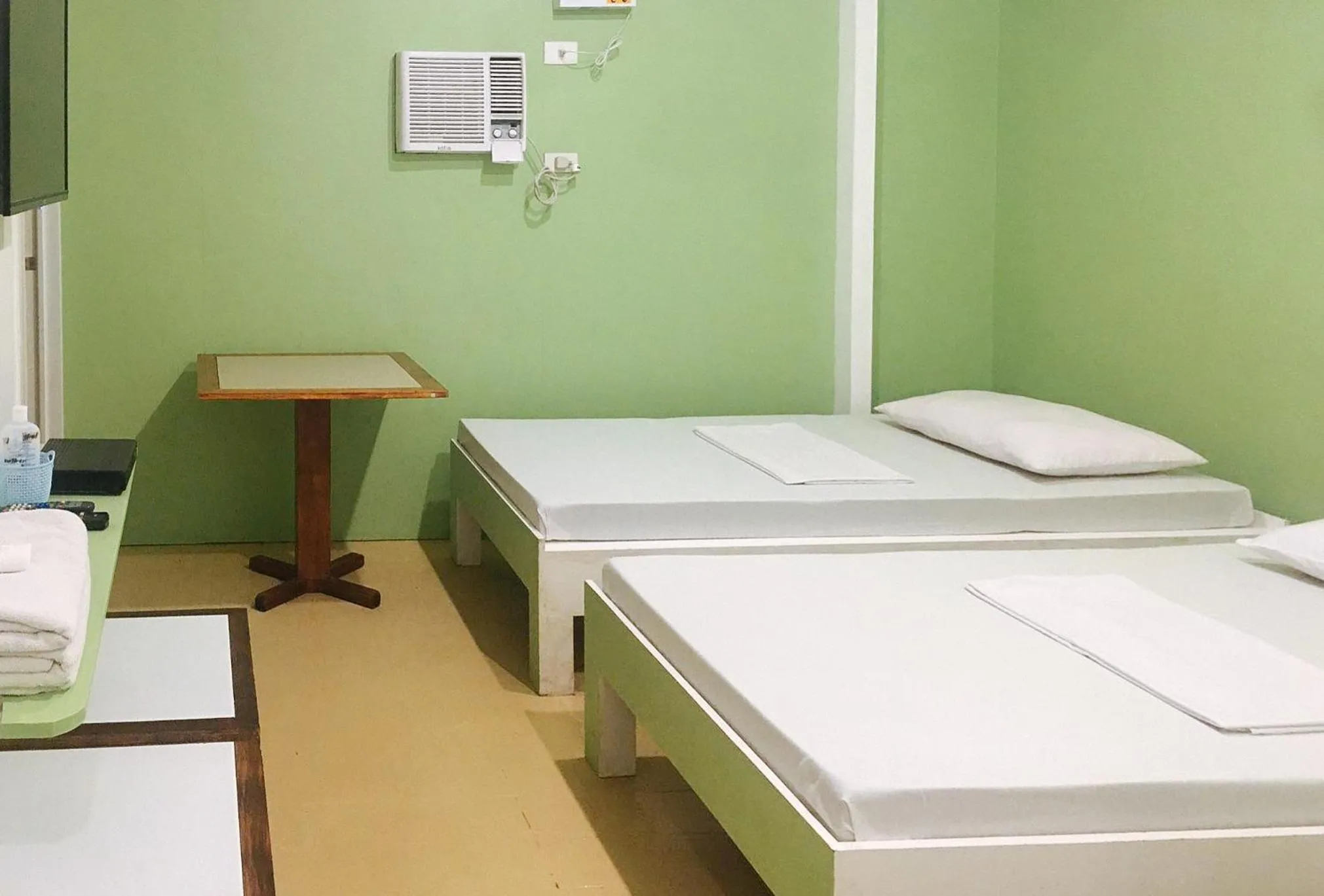 Property building, Bed in Mainstreet Pension House by RedDoorz