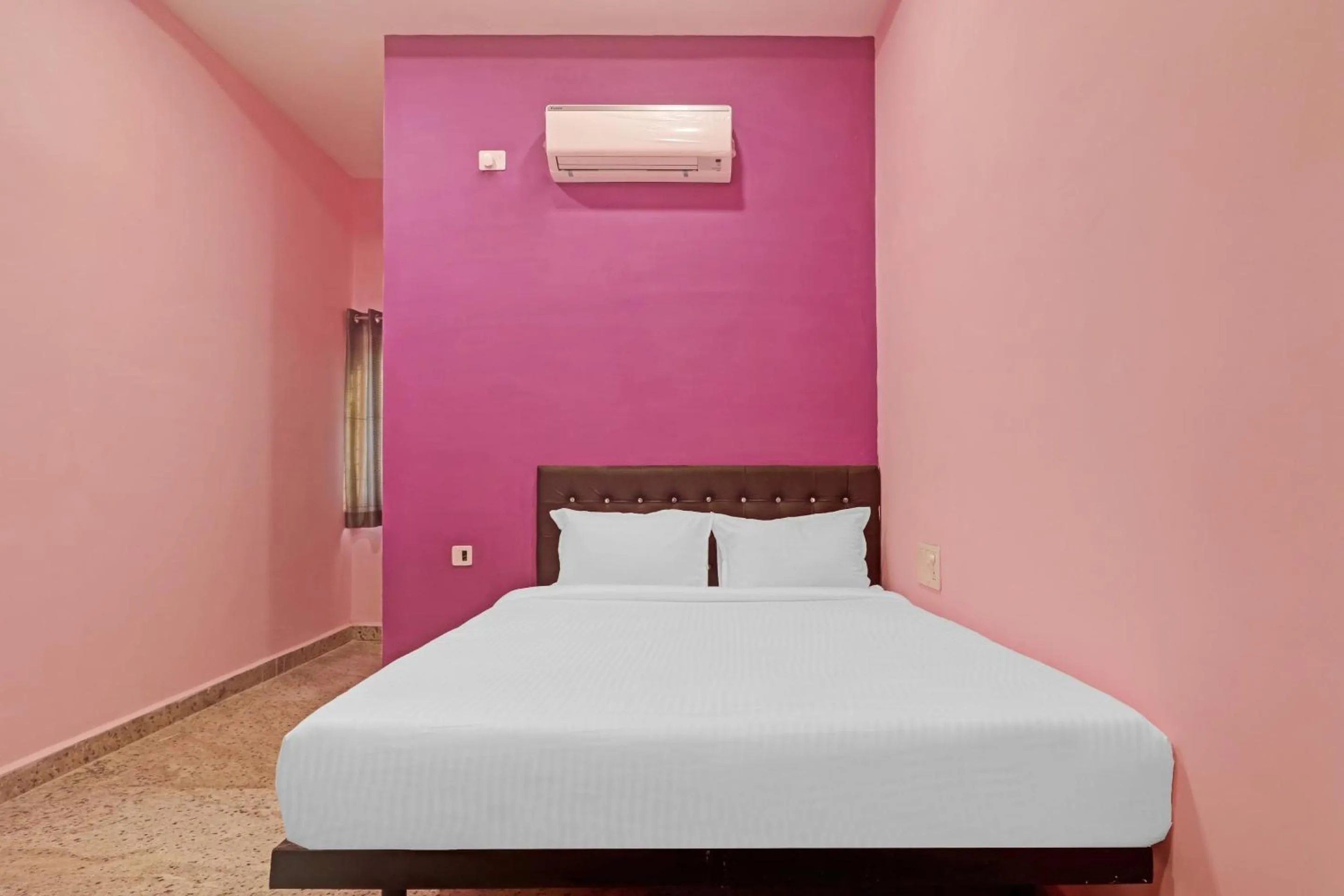 Bedroom, Bed in Capital O Sai Balaji Near Golconda Fort