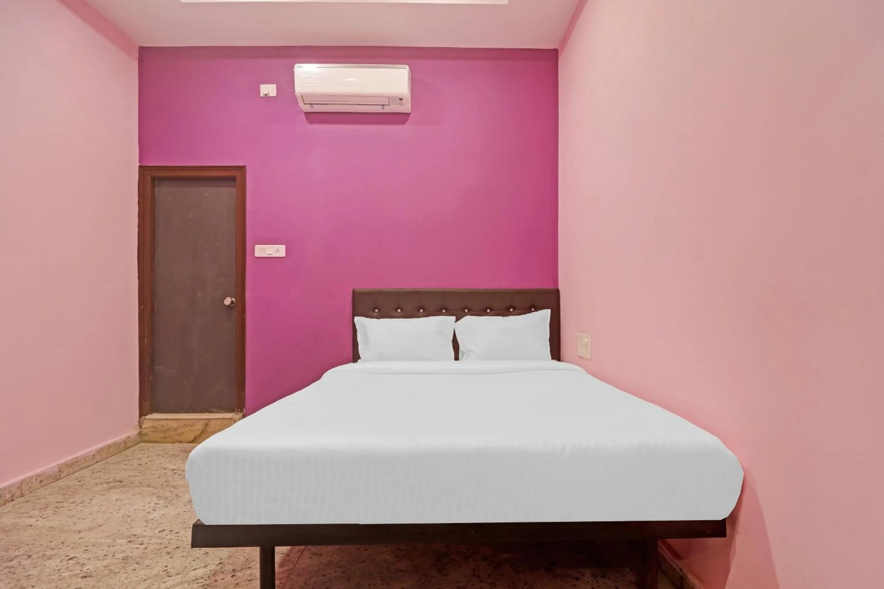 Bedroom, Bed in Capital O Sai Balaji Near Golconda Fort