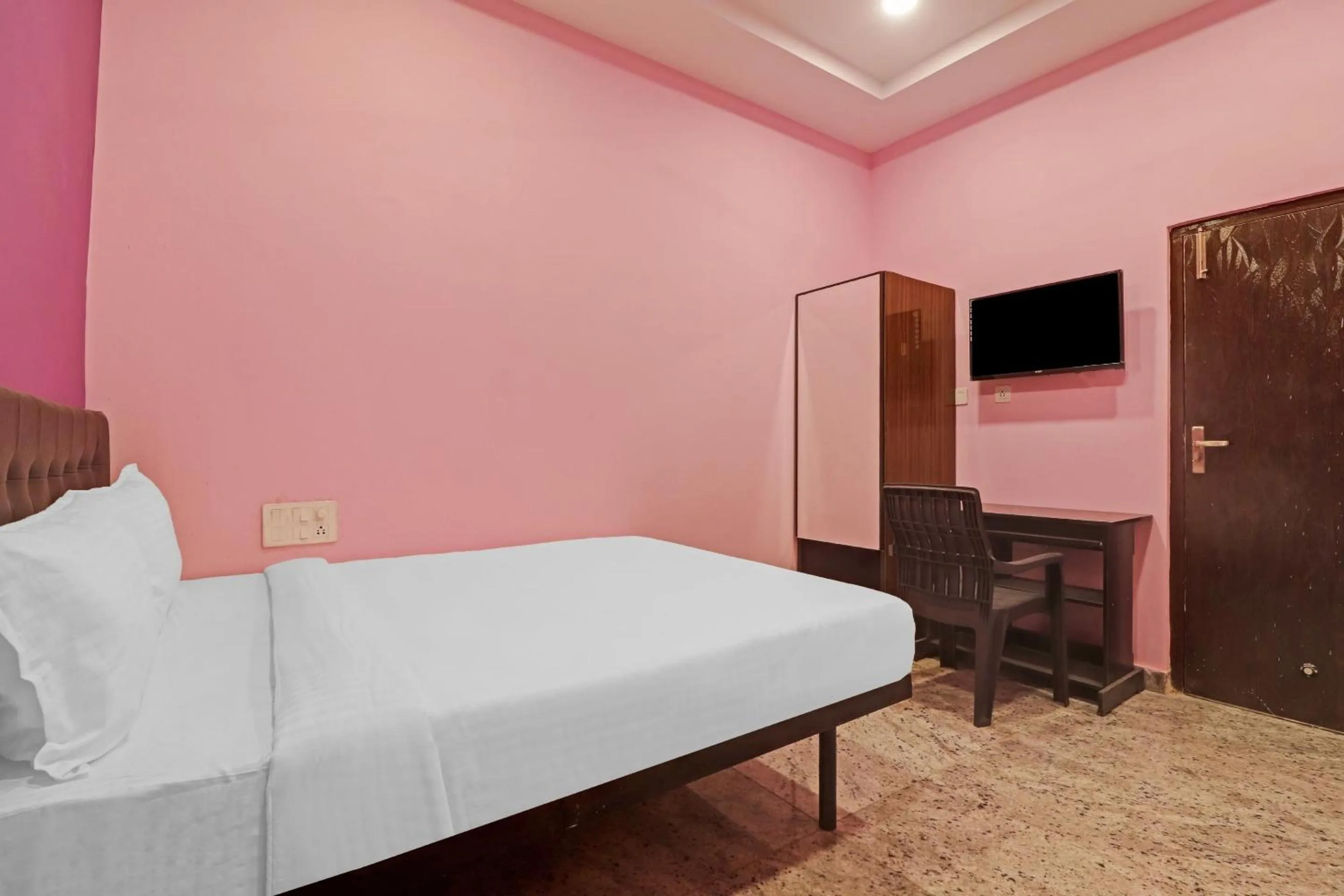 Bedroom, Bed in Capital O Sai Balaji Near Golconda Fort