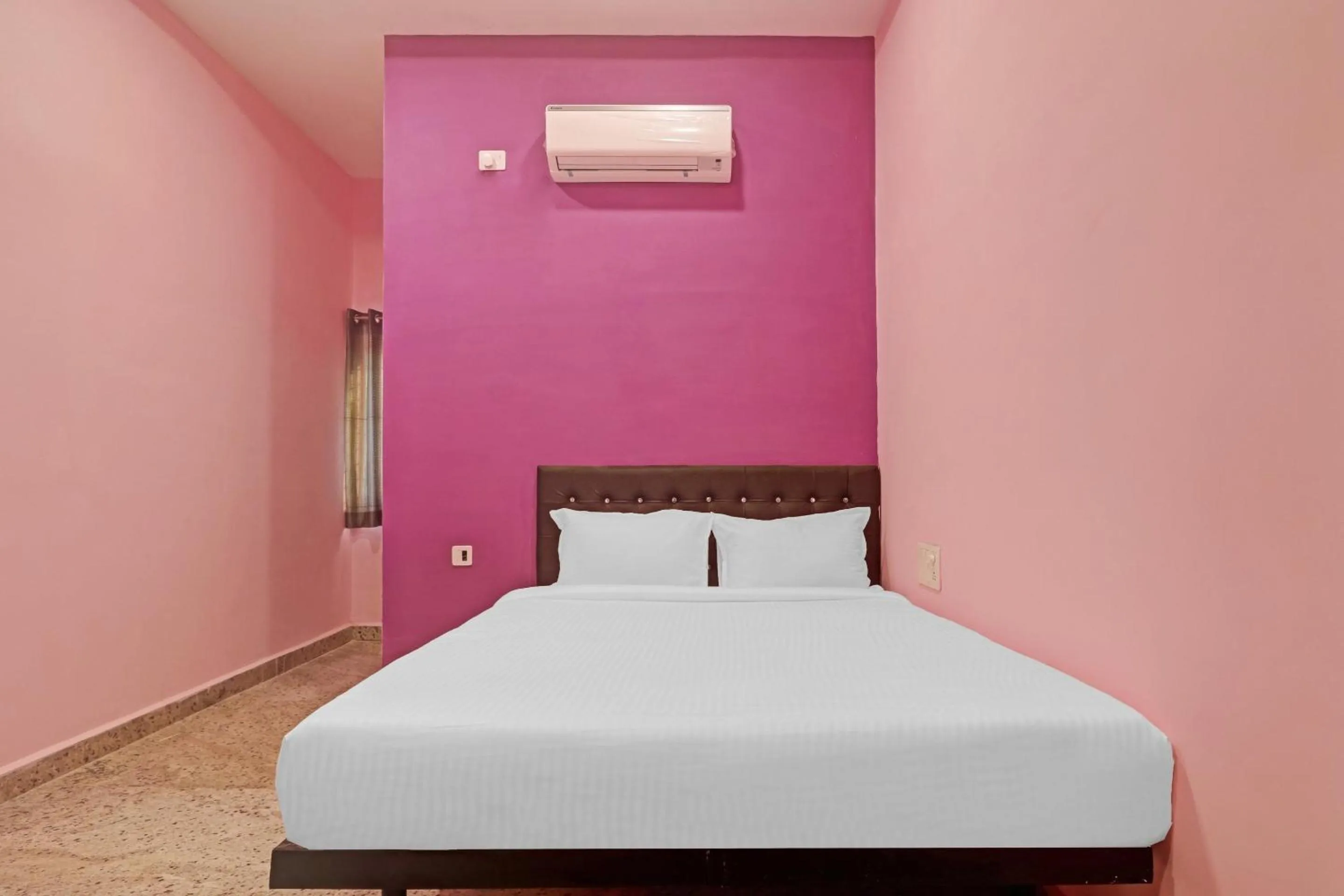 Bedroom, Bed in Capital O Sai Balaji Near Golconda Fort