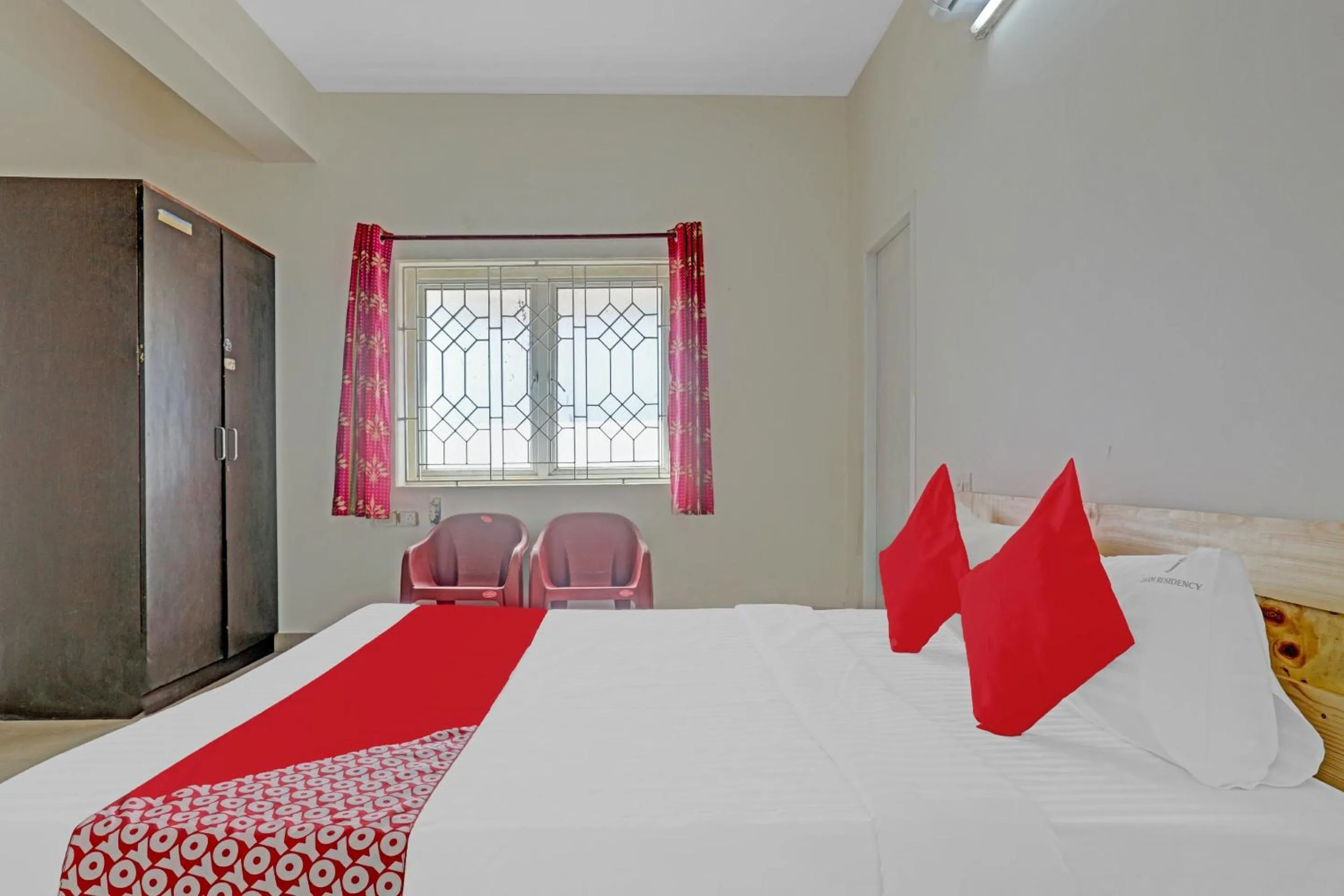 Bedroom, Bed in Hotel O Tiara Grand