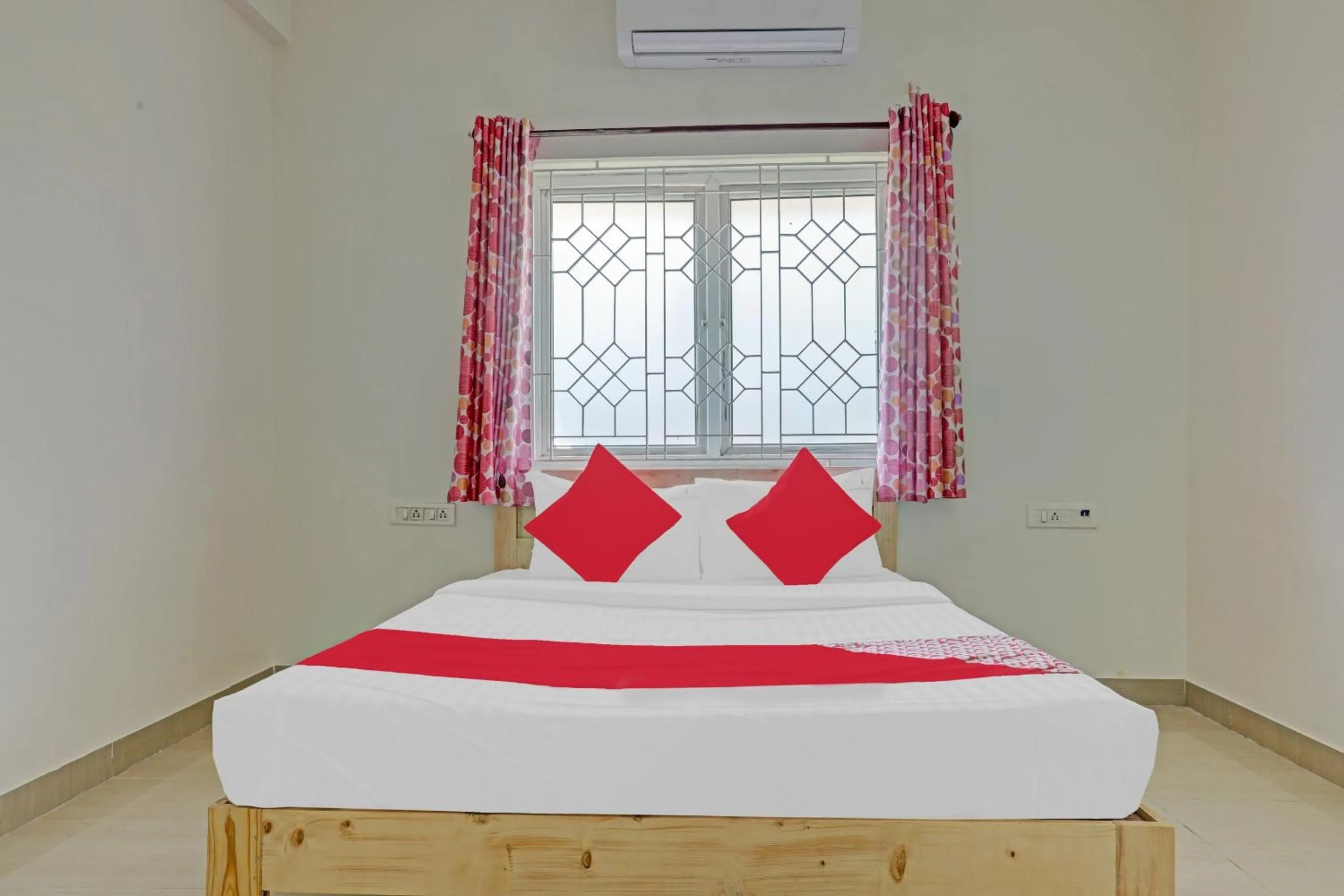 Bedroom, Bed in Hotel O Tiara Grand