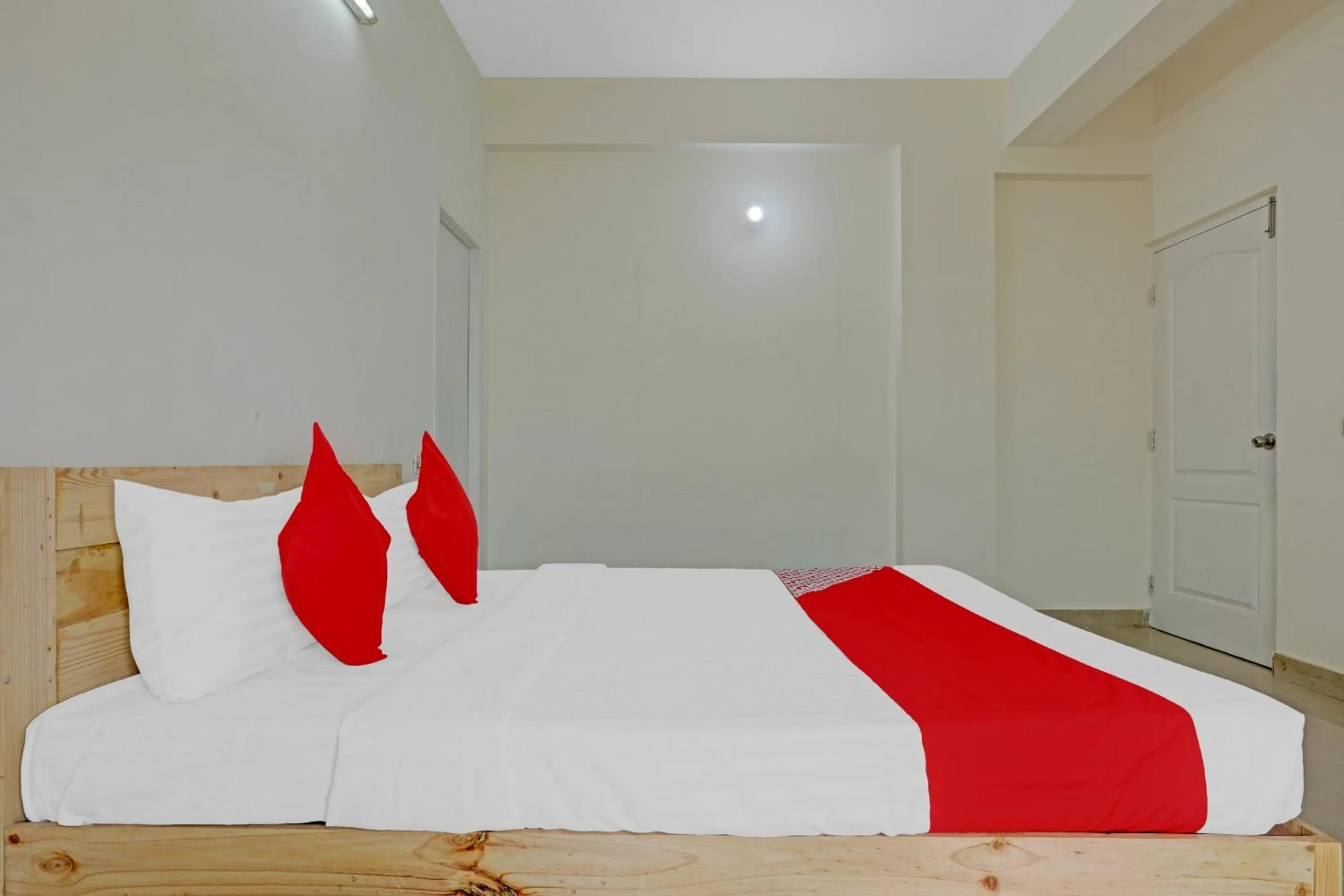 Bedroom, Bed in Hotel O Tiara Grand