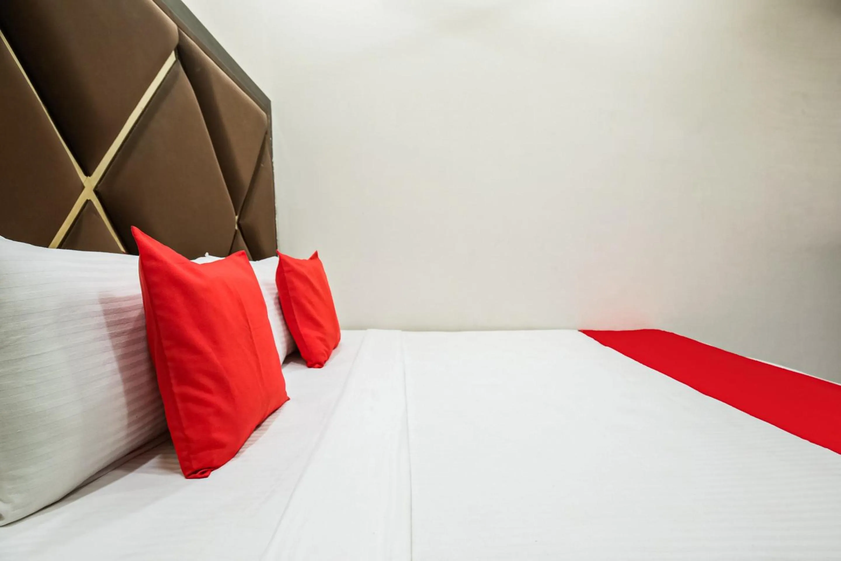 Bedroom, Bed in Hotel O Sunrise