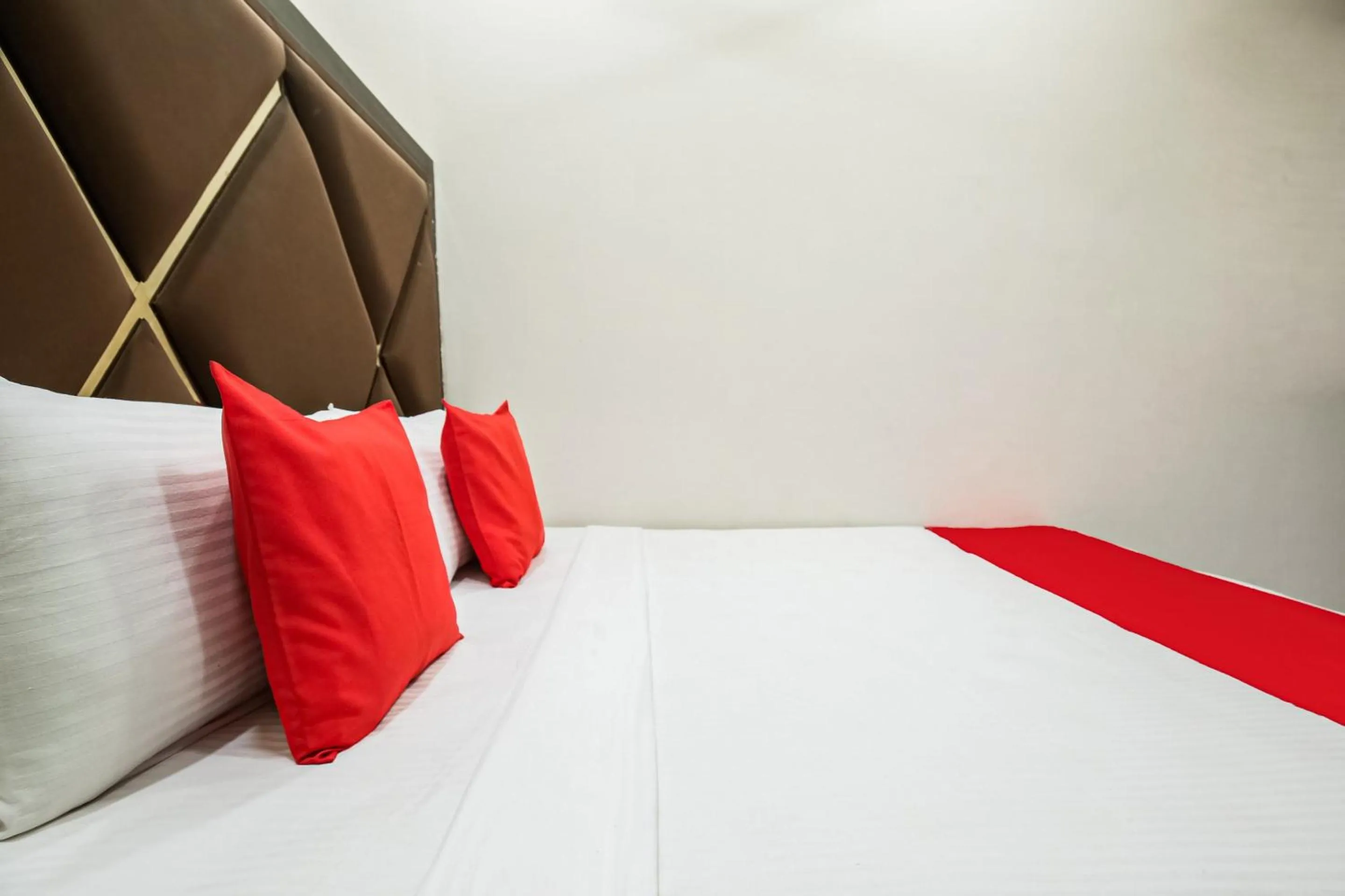 Bedroom, Bed in Hotel O Sunrise