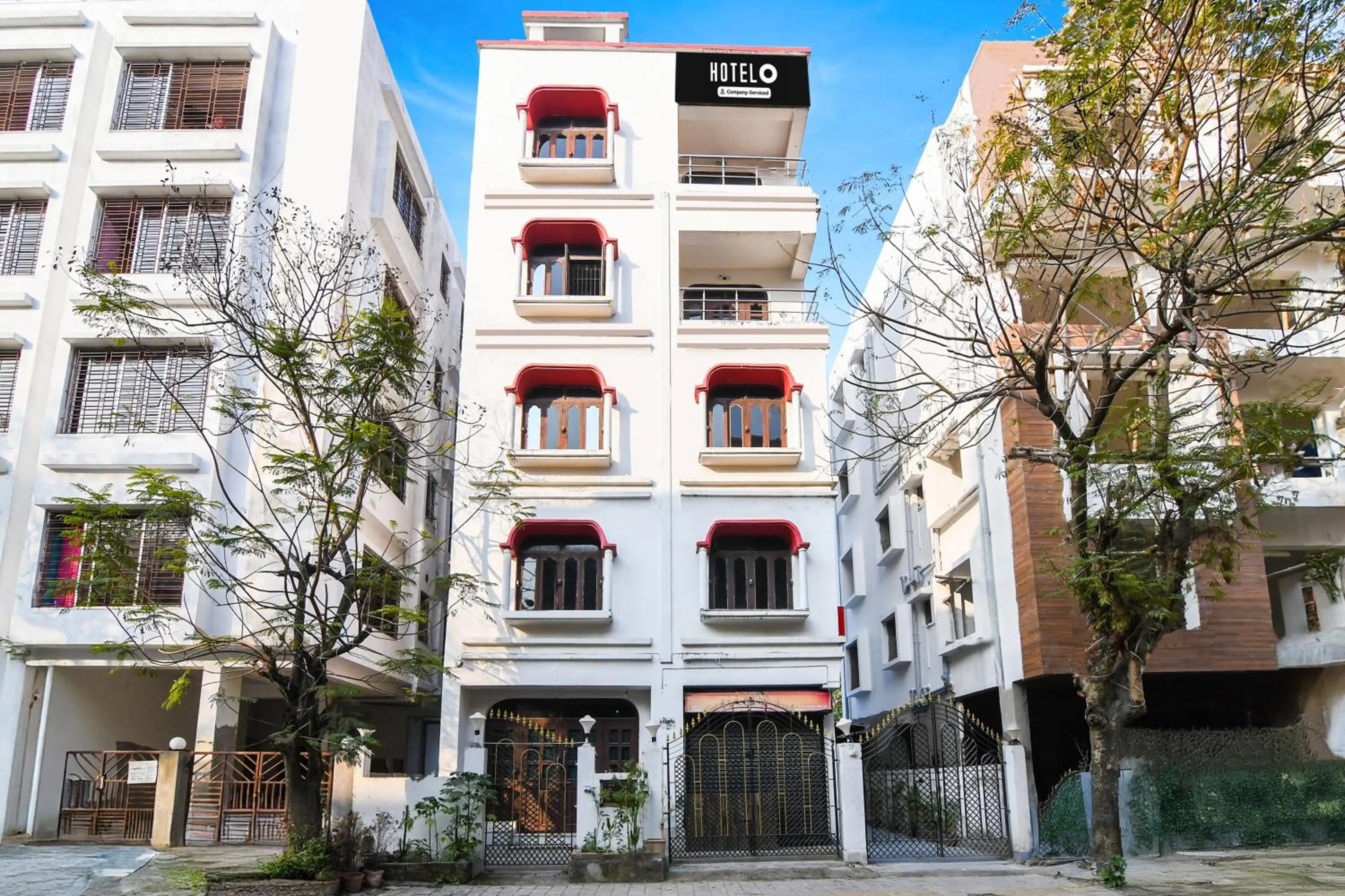 Facade/entrance in Super Hotel O Biswa Bangla Sarani