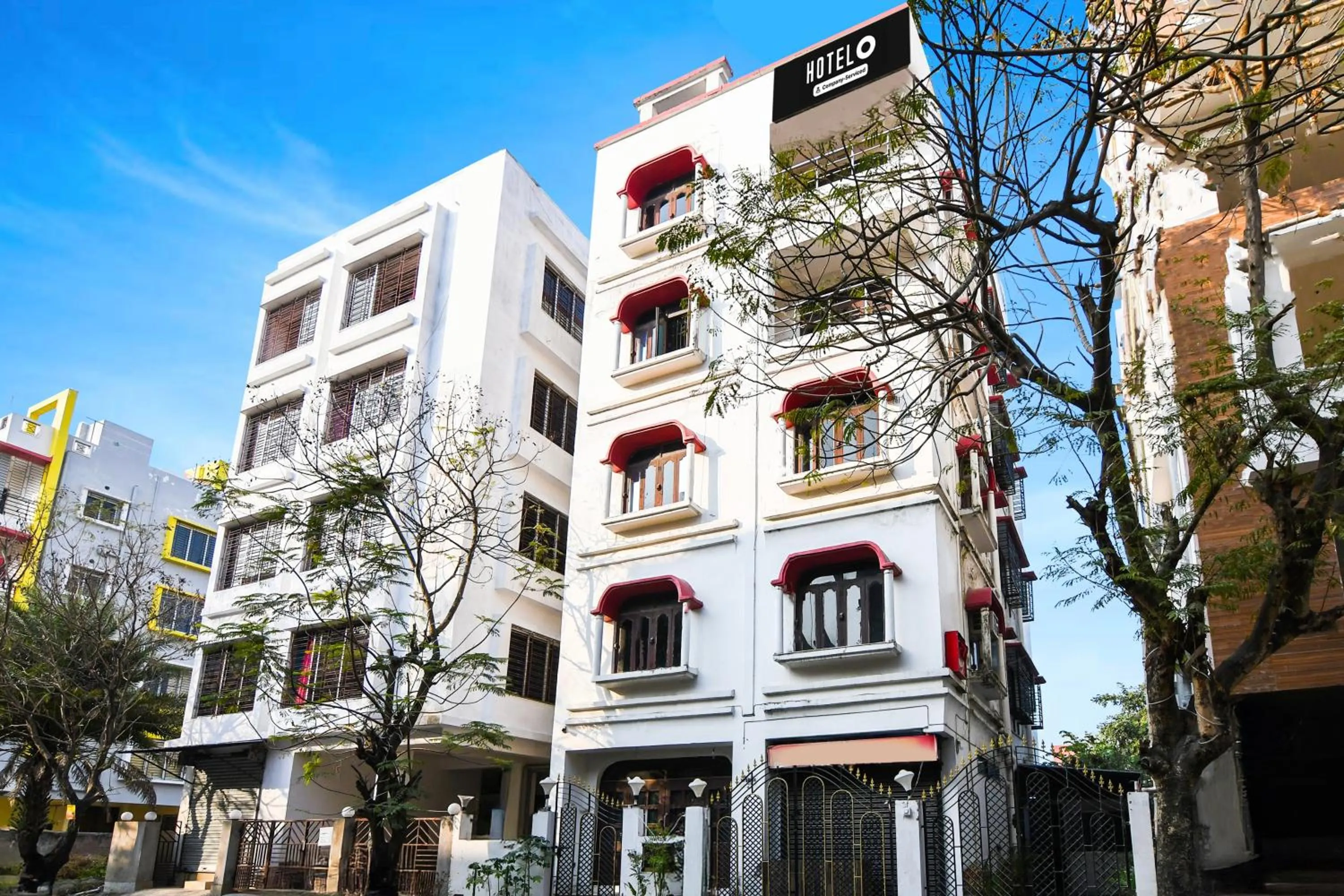 Facade/entrance in Super Hotel O Biswa Bangla Sarani