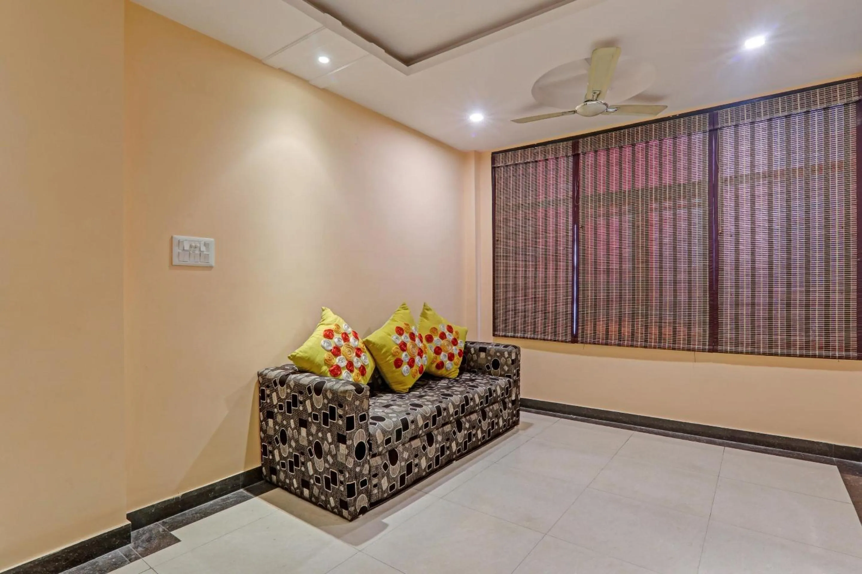 Lobby or reception in Capital O Townhouse Govinda Royal