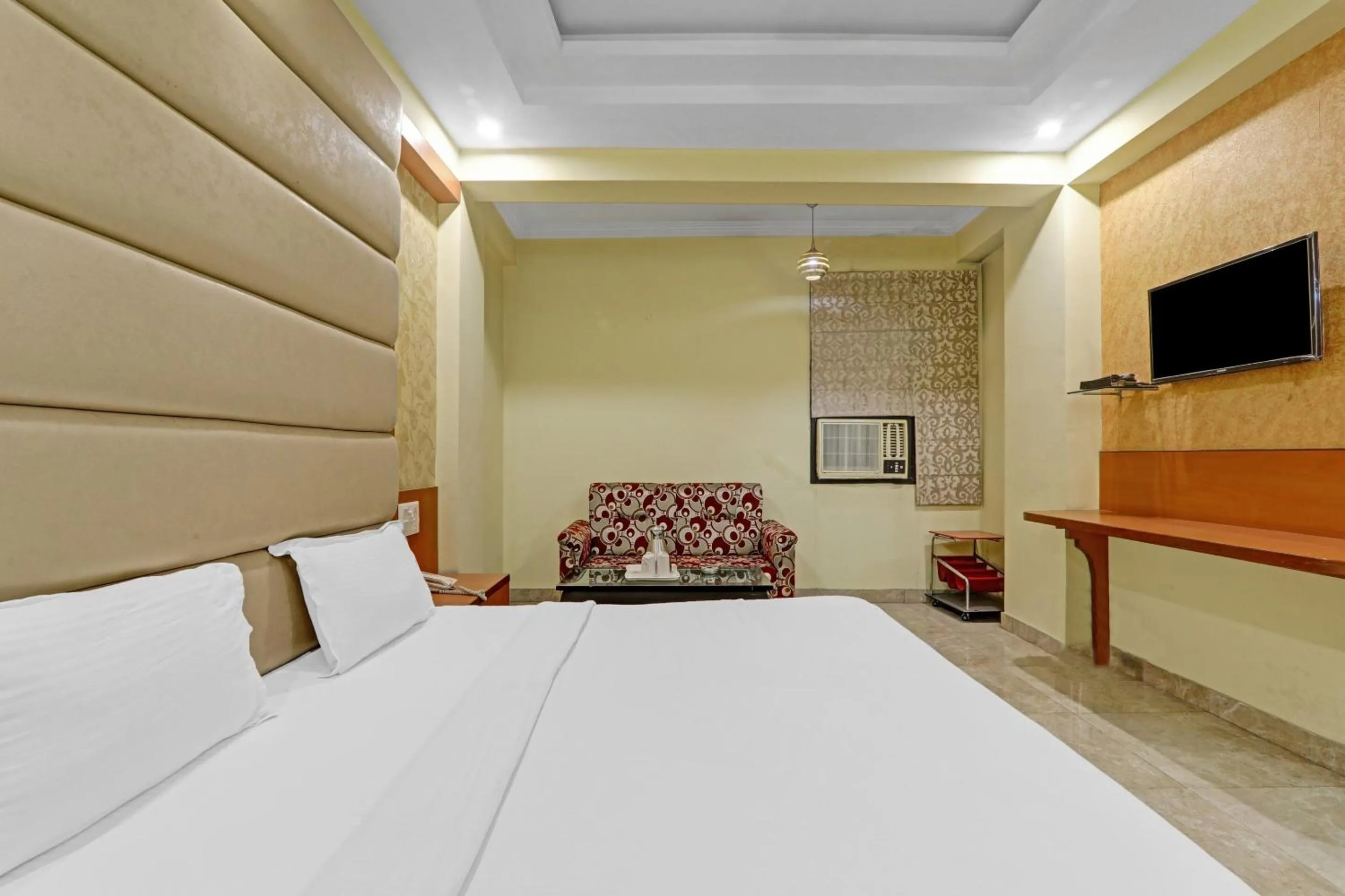 Bedroom, Bed in Capital O Townhouse Govinda Royal