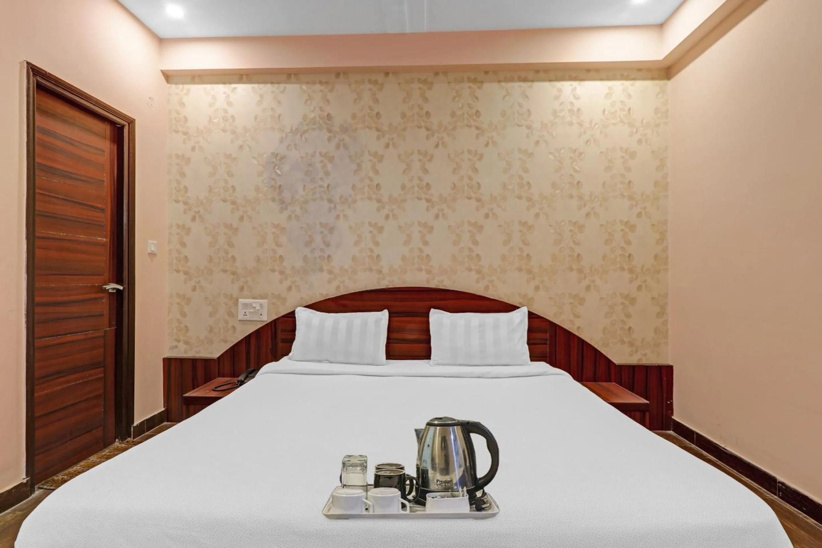 Bedroom, Bed in Capital O Townhouse Govinda Royal