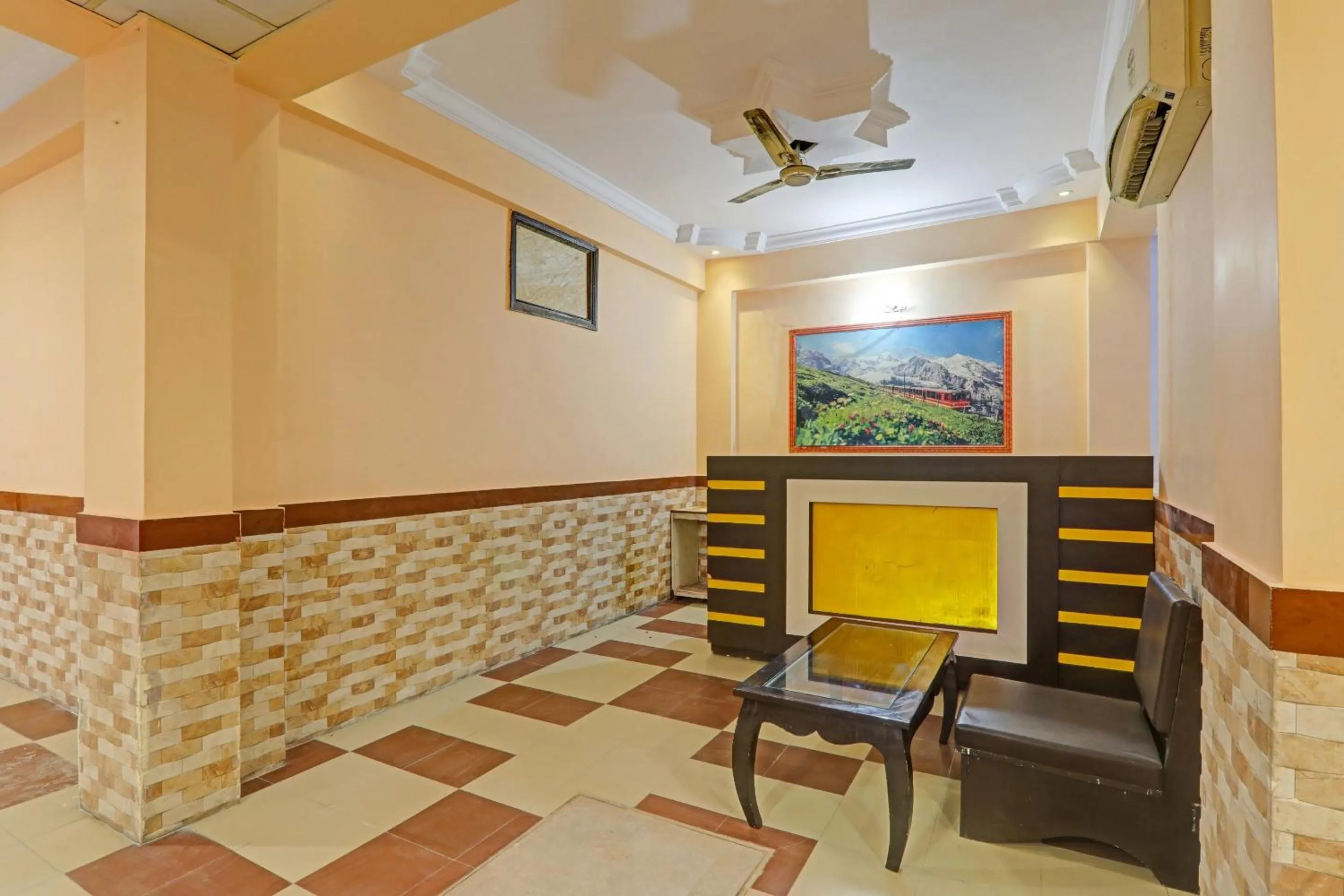 Lobby or reception in Capital O Townhouse Govinda Royal