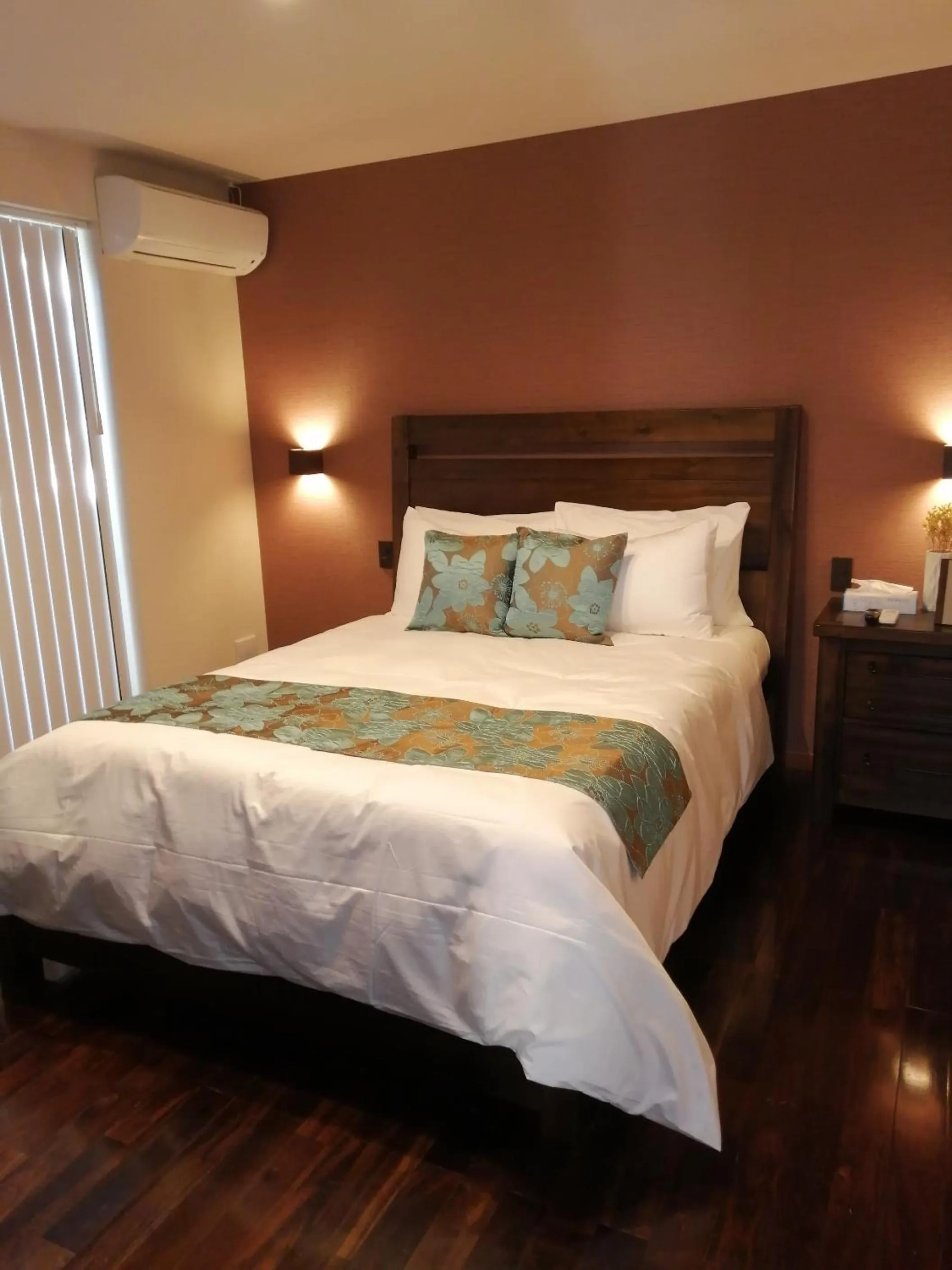 Bedroom, Bed in SALTY HOUSE：海が目の前！