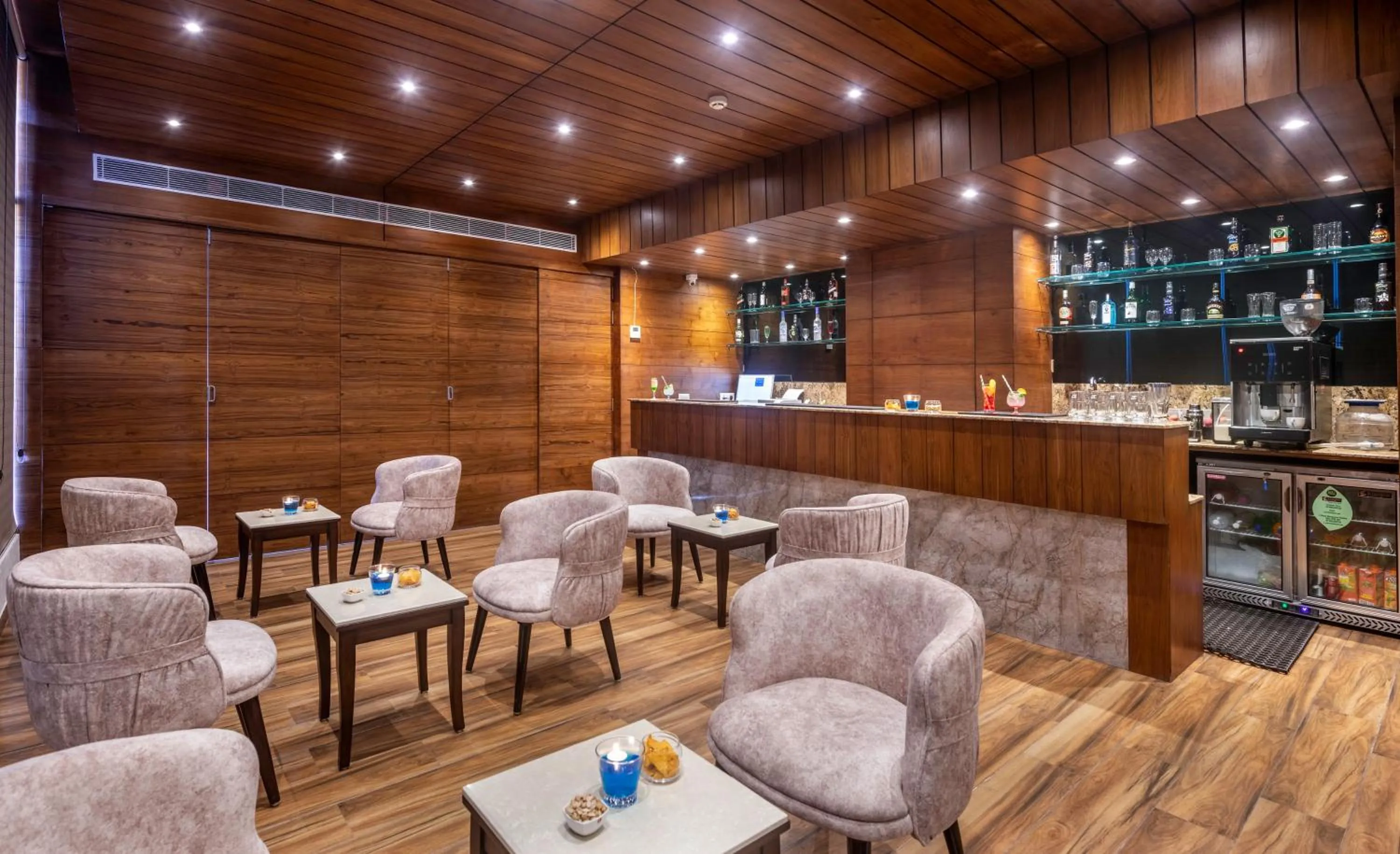 Lounge or bar in Lords Inn Chandigarh Zirakpur