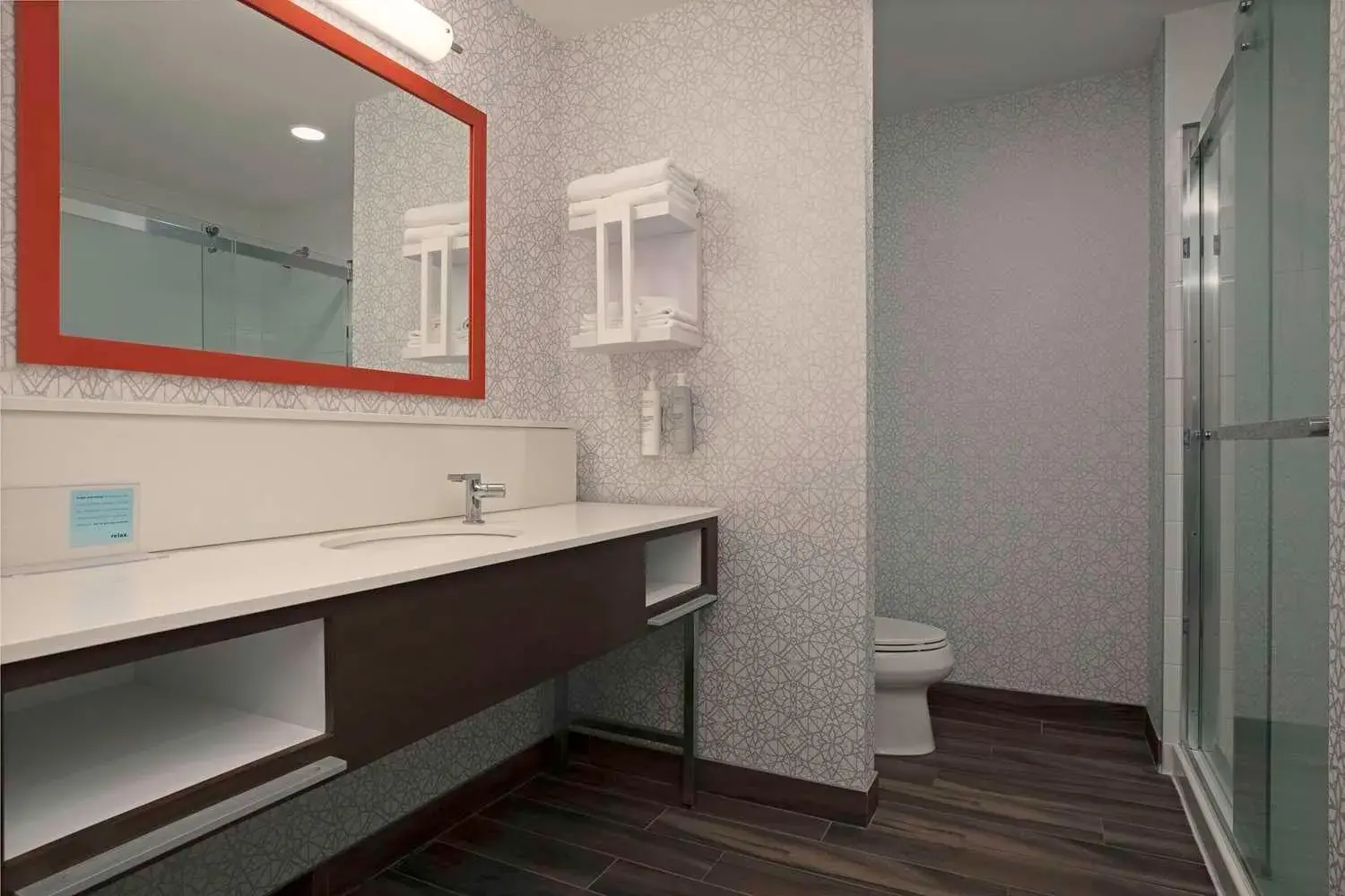 King Room with Roll-In Shower - Mobility and Hearing Access/Non-Smoking in Hampton Inn by Hilton Port Hope Cobourg King Room with Roll-In Shower - Mobility and Hearing Access/Non-Smoking in Hampton Inn by Hilton Port Hope Cobourg