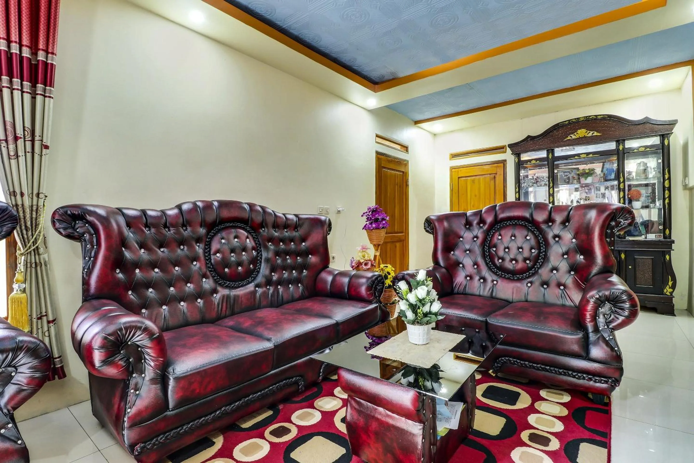 Lobby or reception in Hotel O Desa Wisata Guranteng