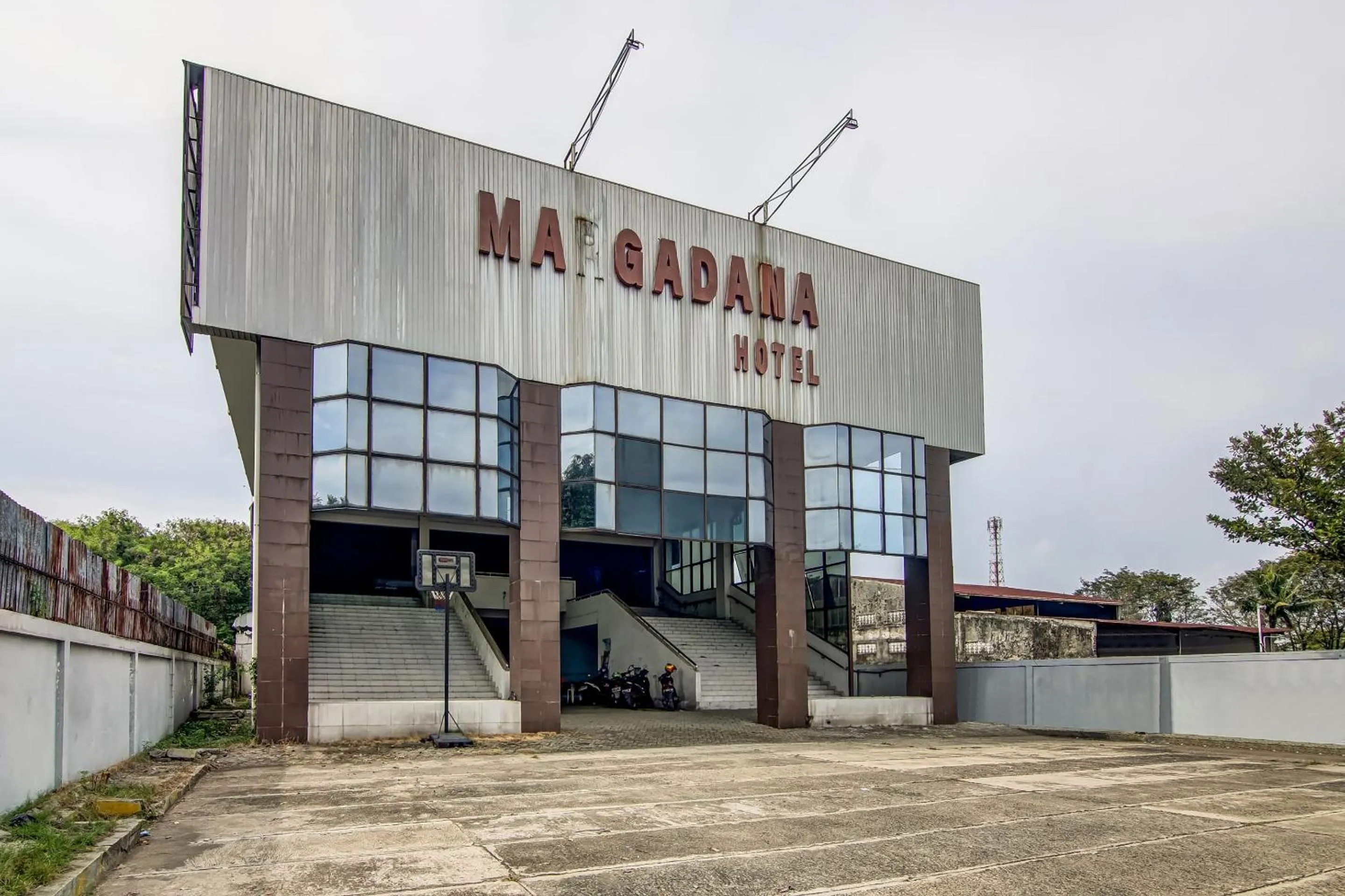 Facade/entrance in Hotel O Margadana