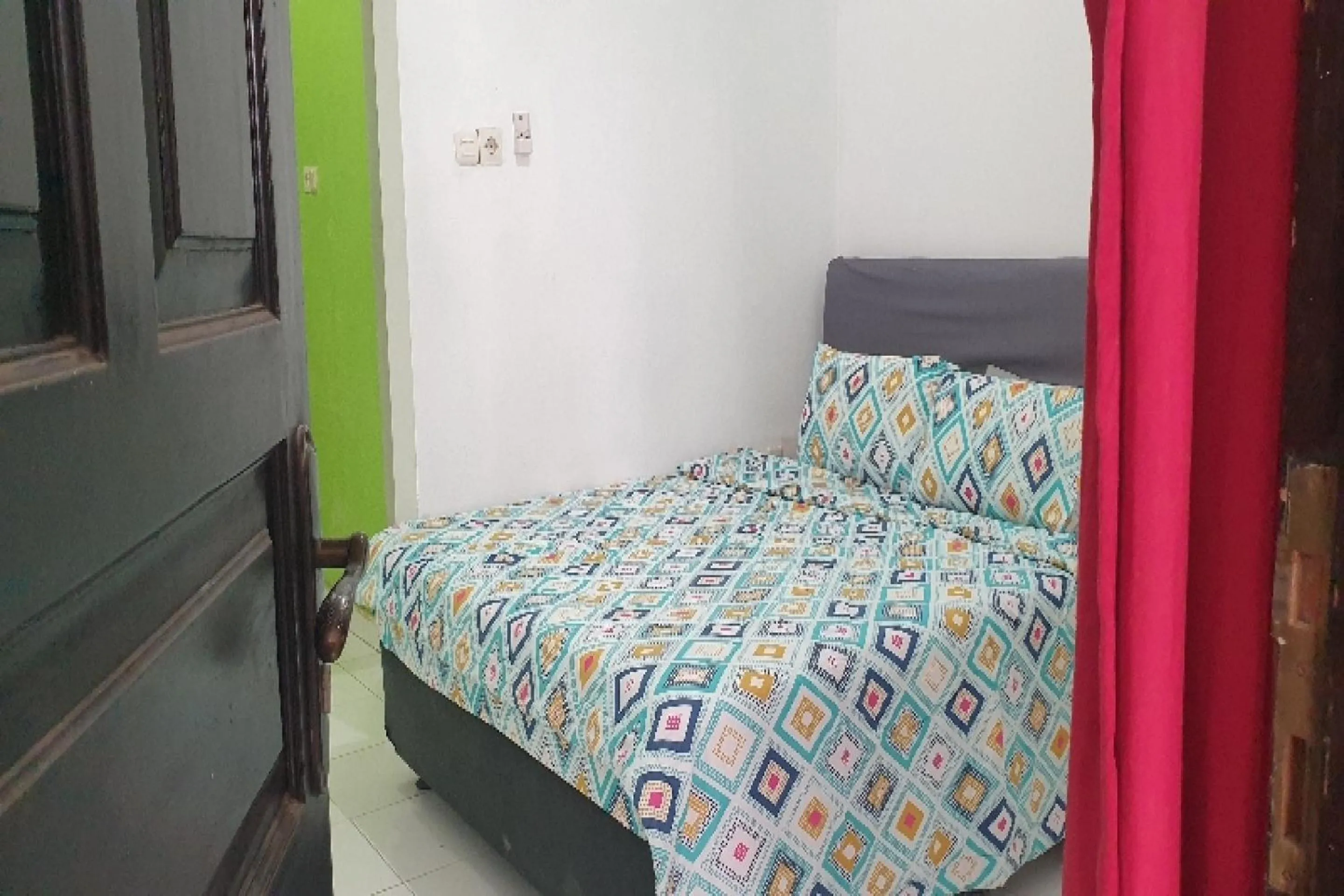 Bedroom in OYO 90990 Surya Residence