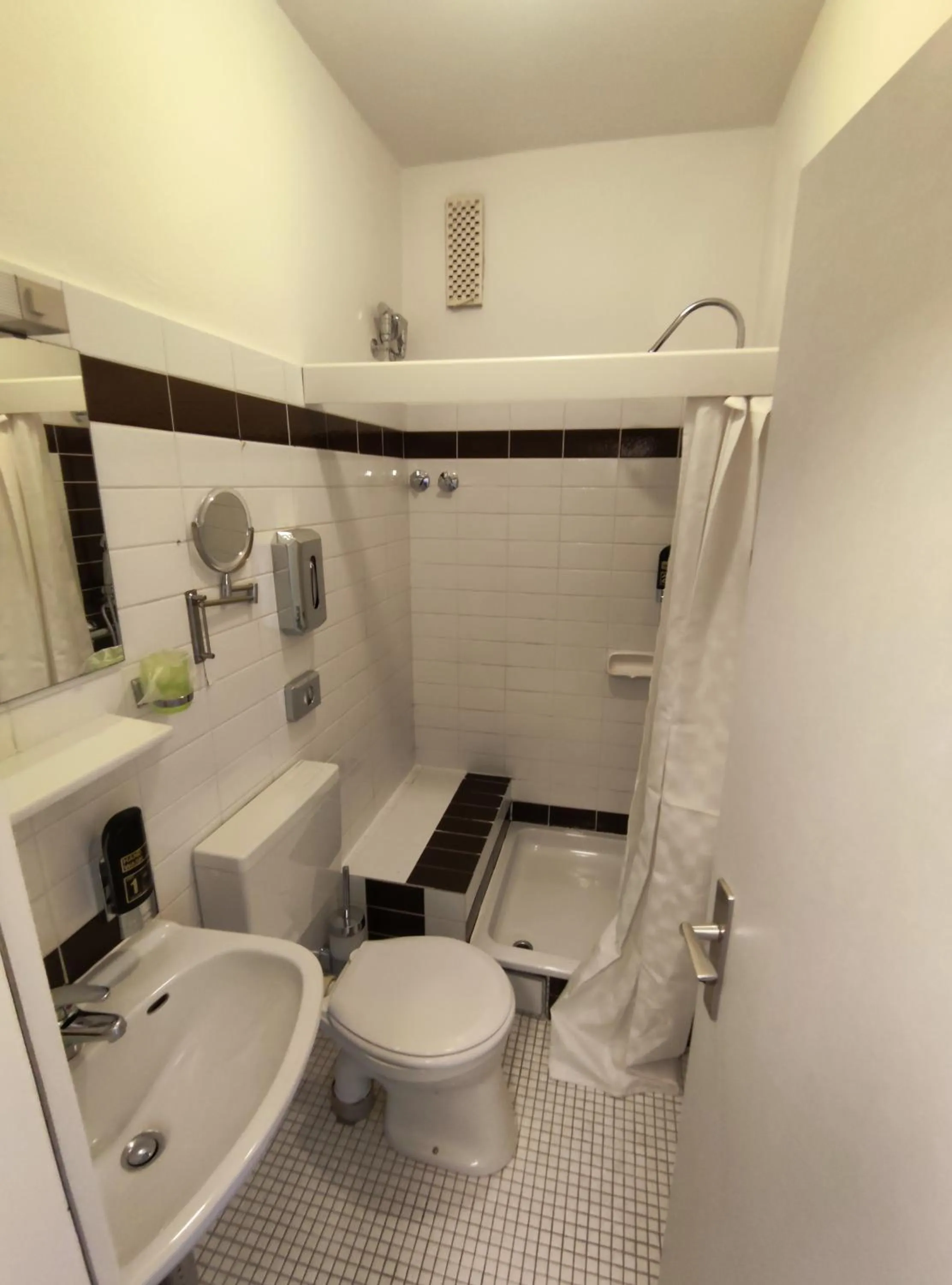 Toilet in Gästehaus am Bahnhof, Self-Check-In